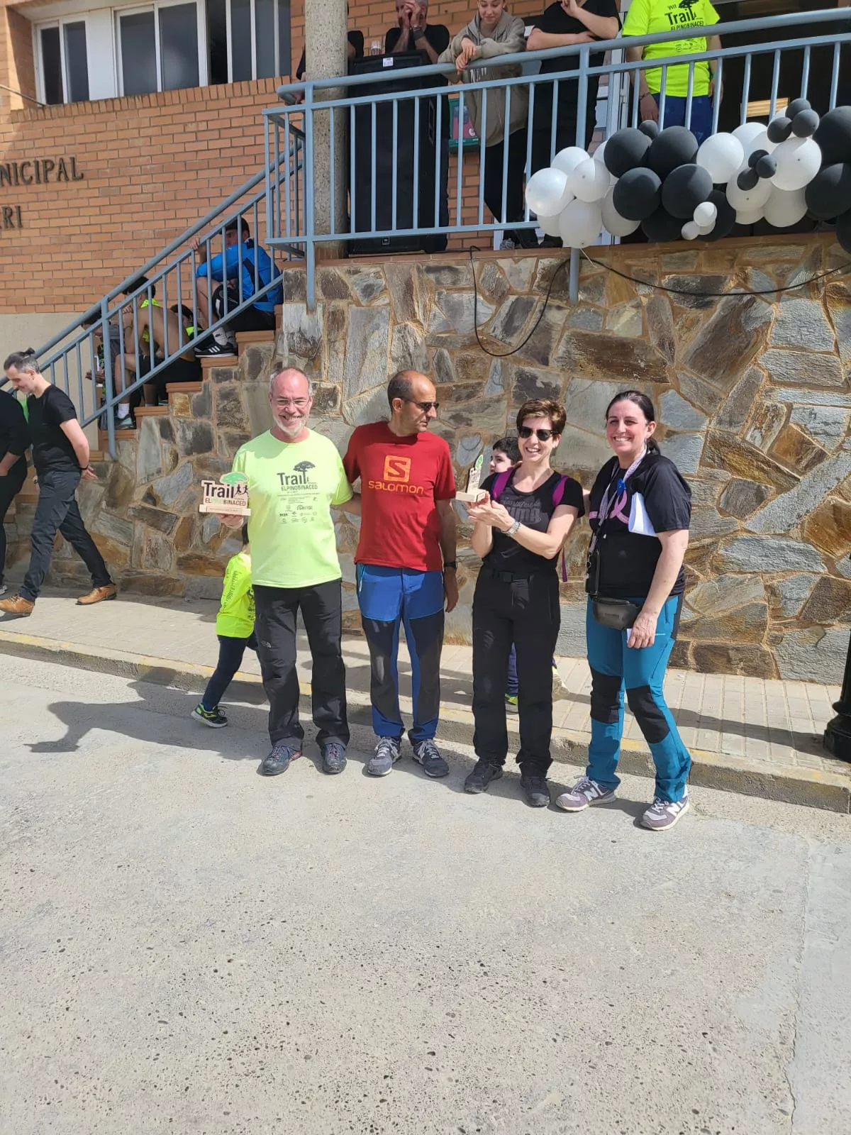 Reconocimiento al doctor Rafael M. Bajén y a la enfermera Inés Navasa.