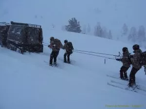 Militares realizando actividades en la nieve. Foto ATME