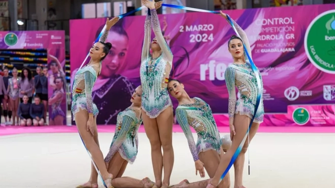 El símbolo de la paz en el inicio del nuevo ejercicio mixto de España. El símbolo de la paz en el inicio del nuevo ejercicio mixto de España.