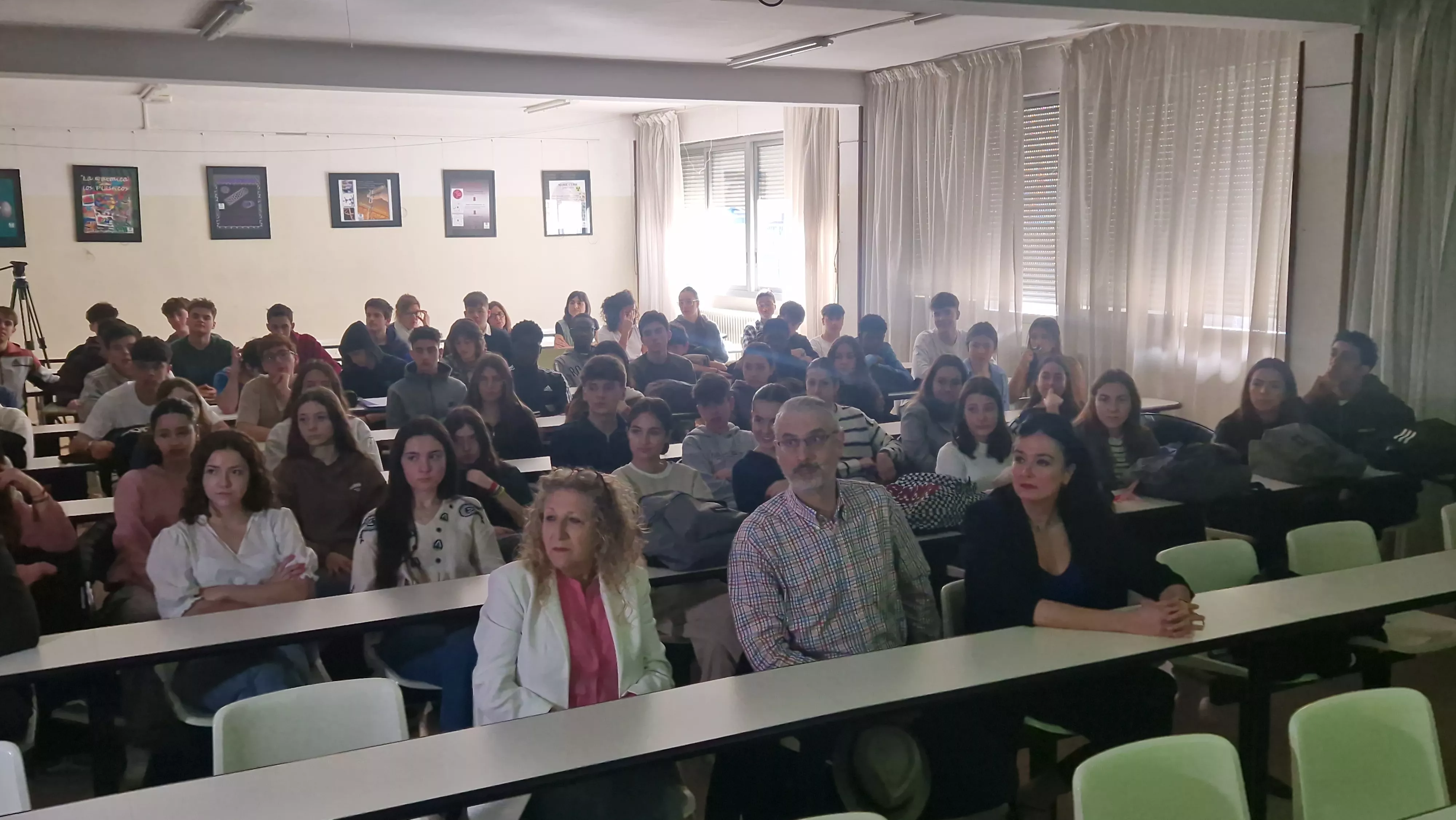  La Escyra se da a conocer en el IES Sierra de Guara. Foto Myriam Martínez