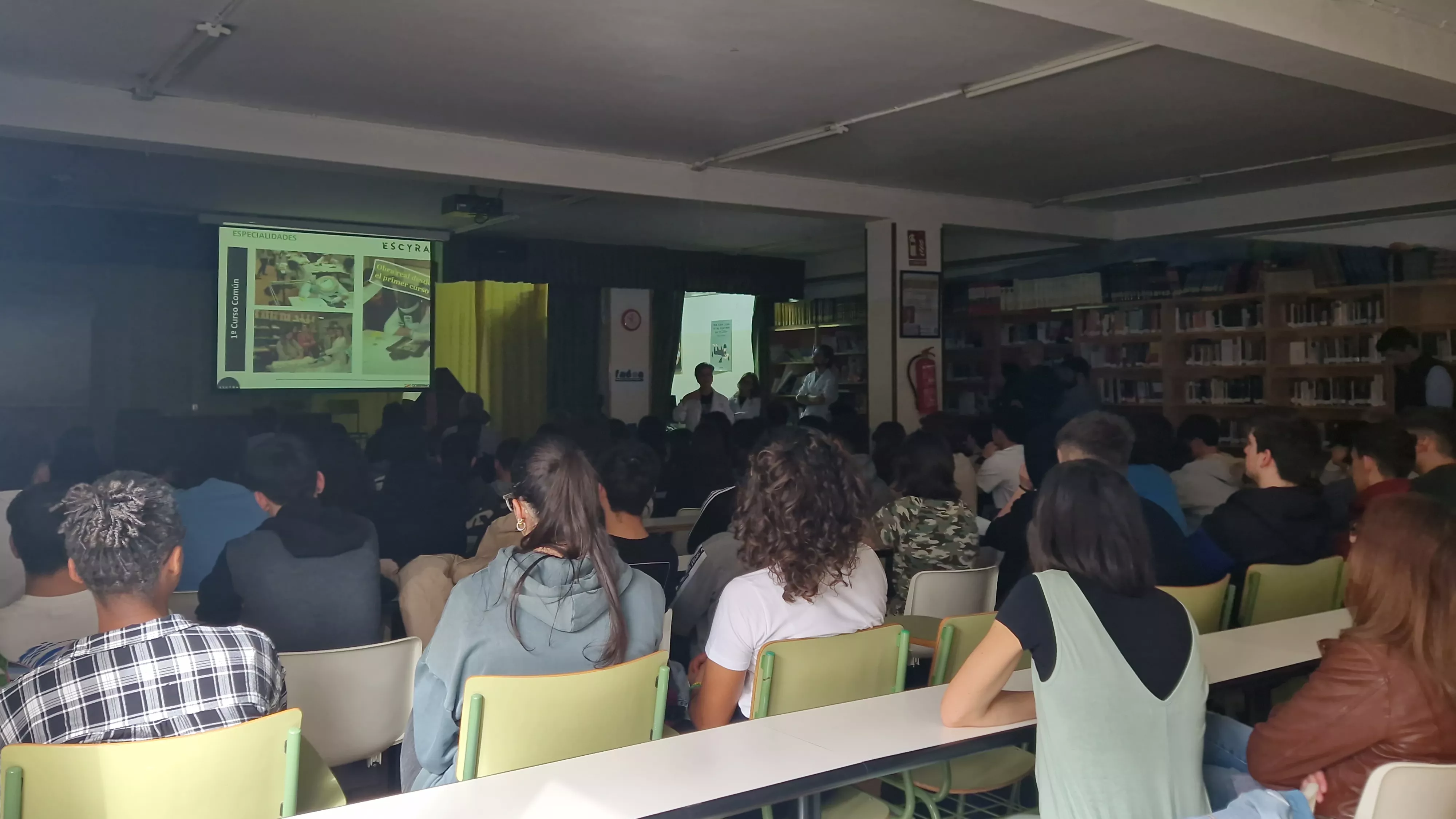 La Escyra se da a conocer en el IES Sierra de Guara. Foto Myriam Martínez