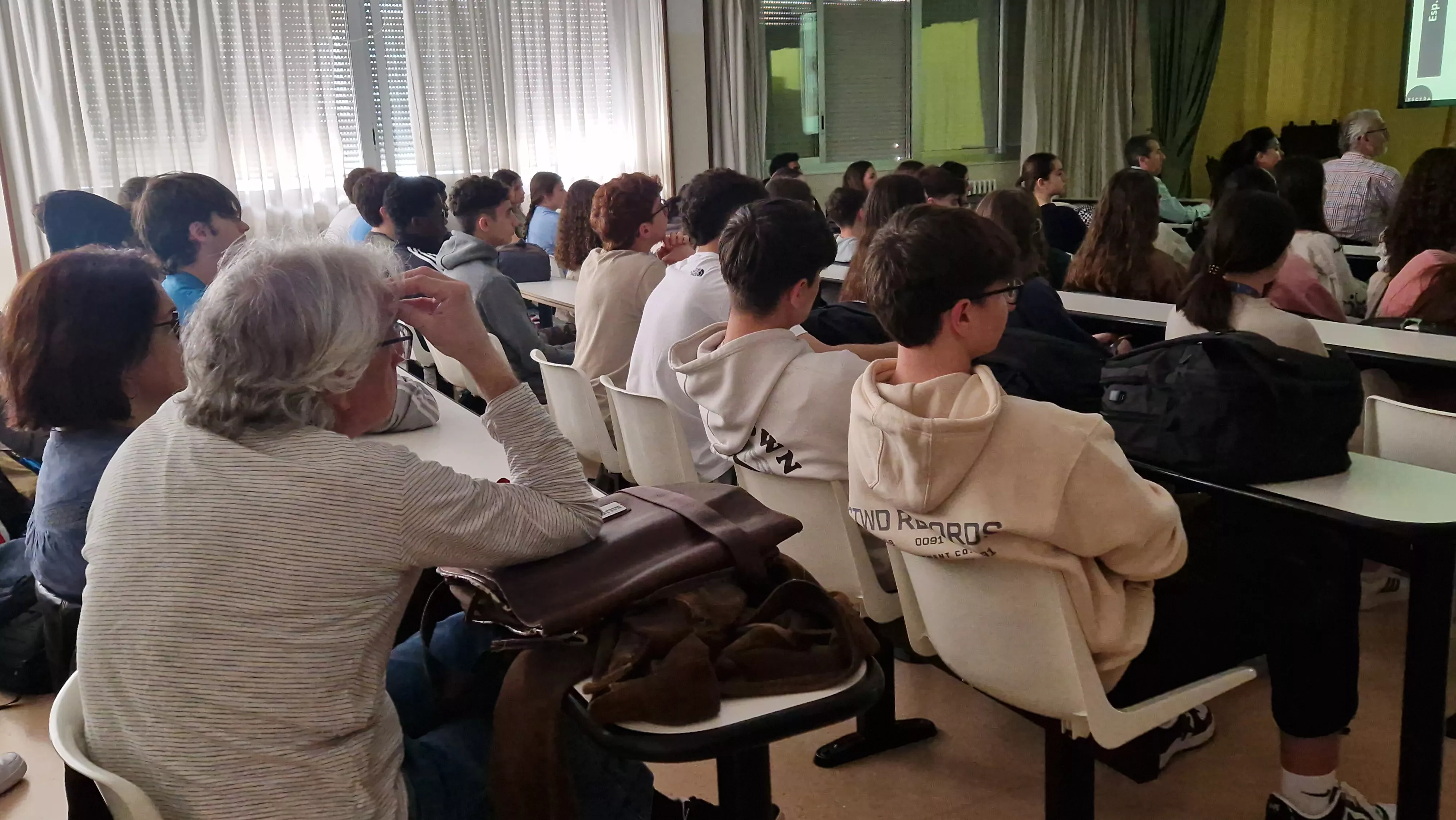  La Escyra se da a conocer en el IES Sierra de Guara. Foto Myriam Martínez