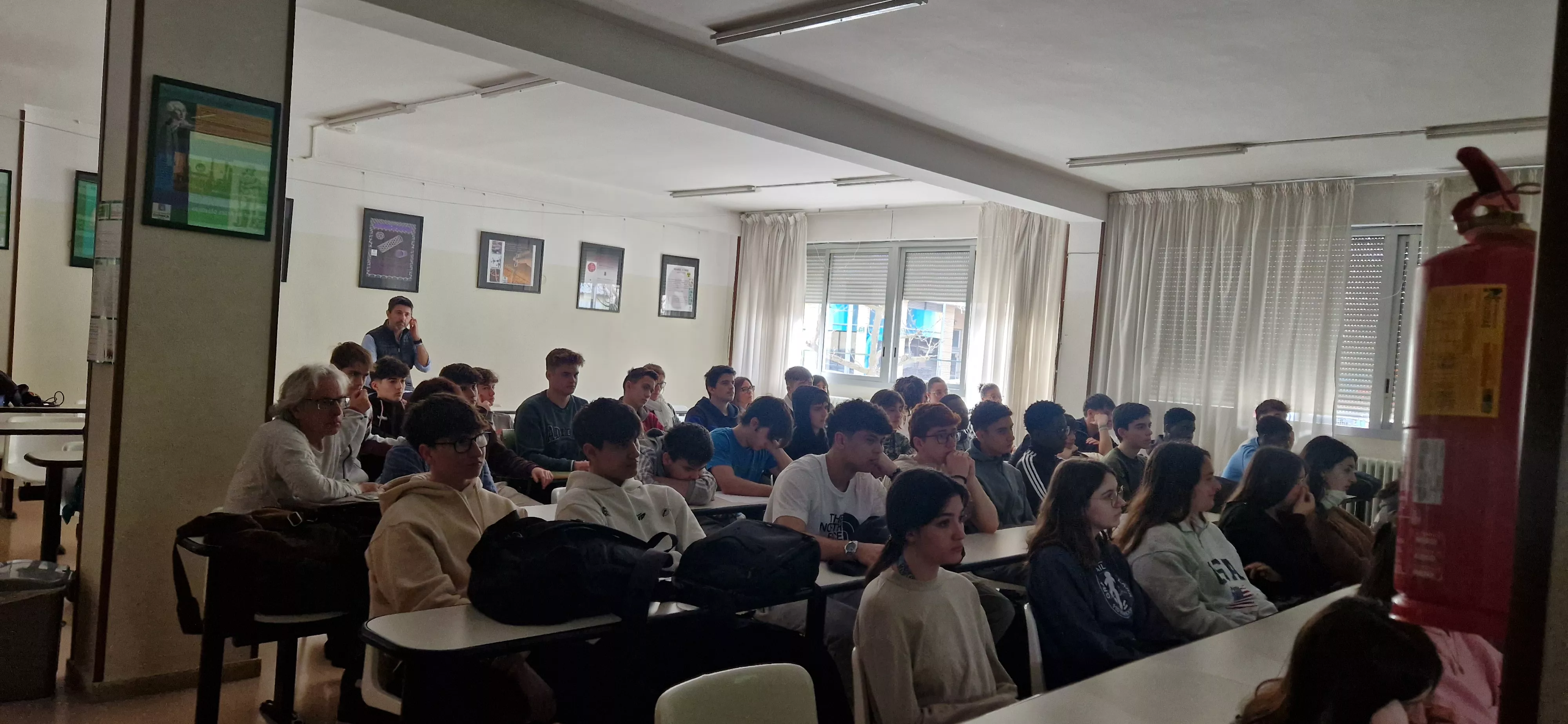  La Escyra se da a conocer en el IES Sierra de Guara. Foto Myriam Martínez