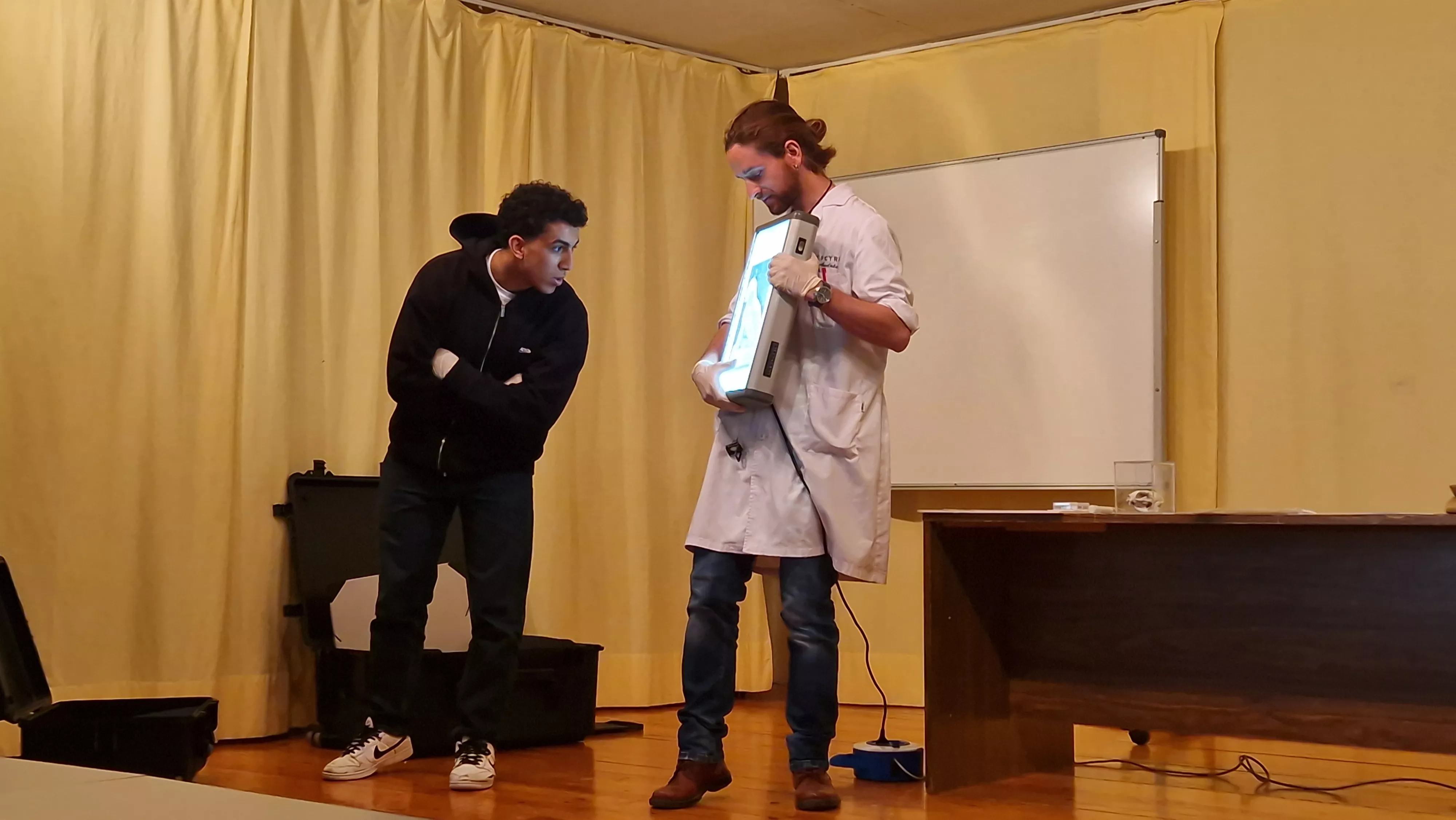  La Escyra se da a conocer en el IES Sierra de Guara. Foto Myriam Martínez