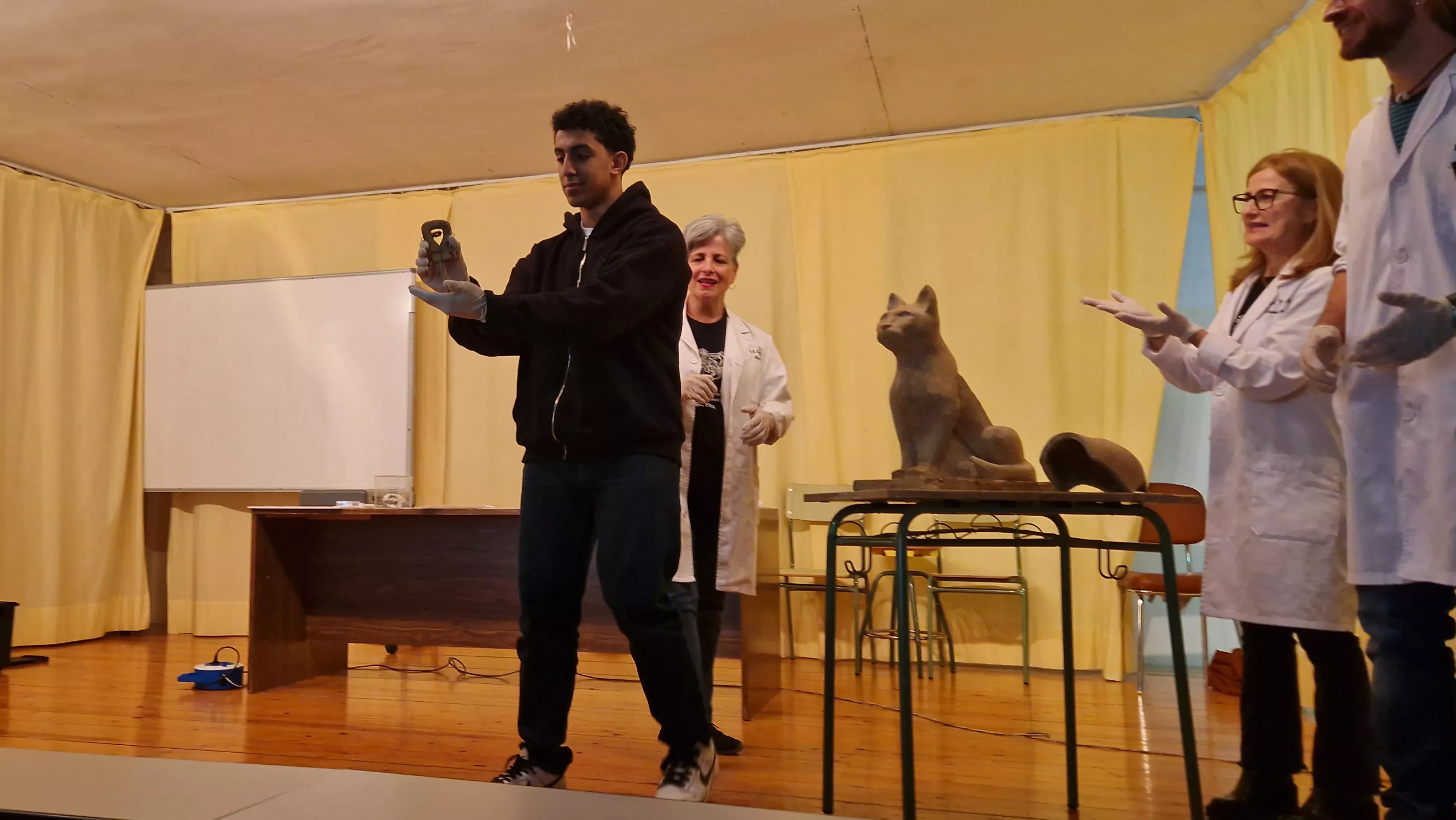  La Escyra se da a conocer en el IES Sierra de Guara. Foto Myriam Martínez