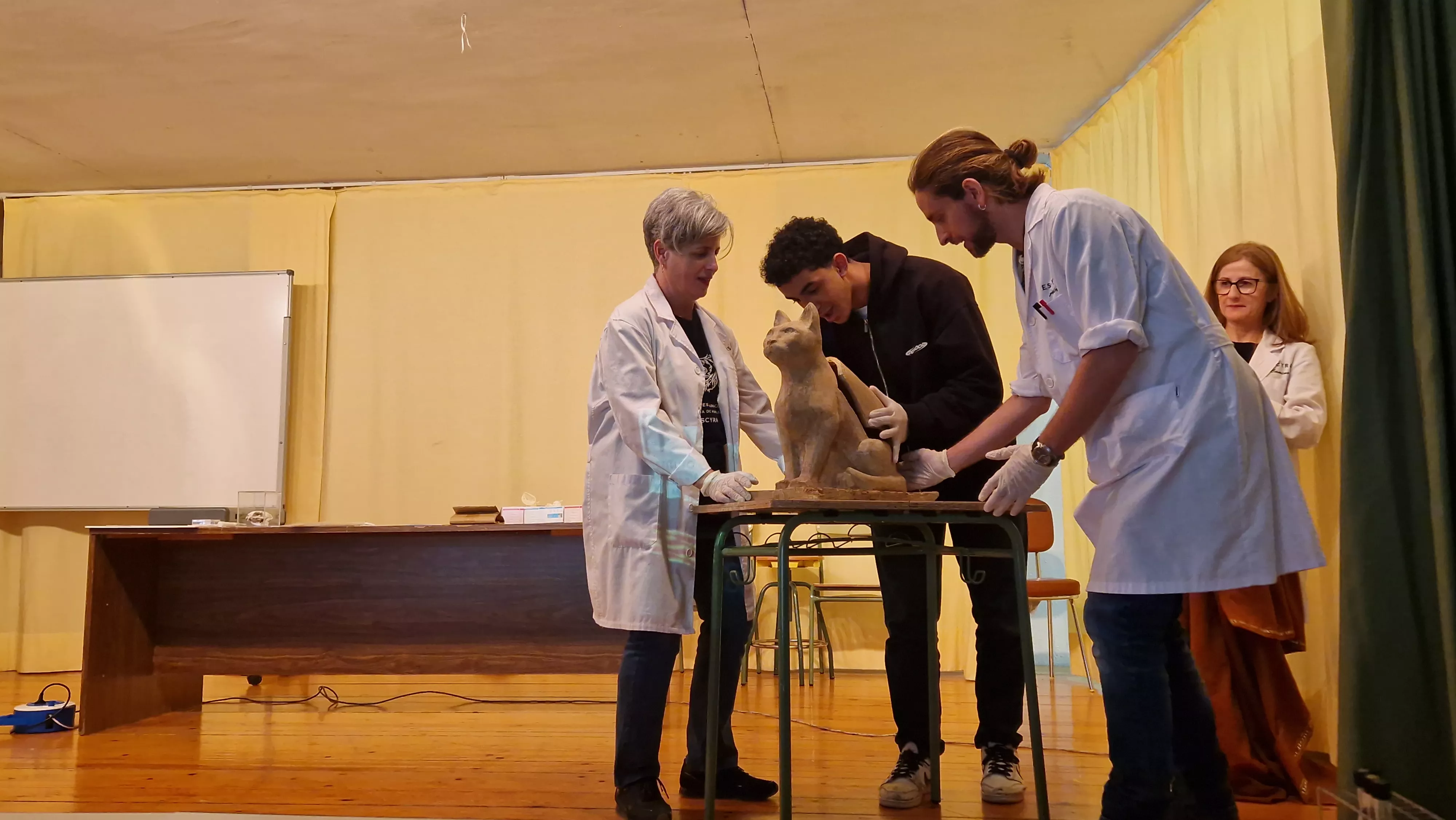 La Escyra se da a conocer en el IES Sierra de Guara. Foto Myriam Martínez La Escyra se da a conocer en el IES Sierra de Guara. Foto Myriam Martínez