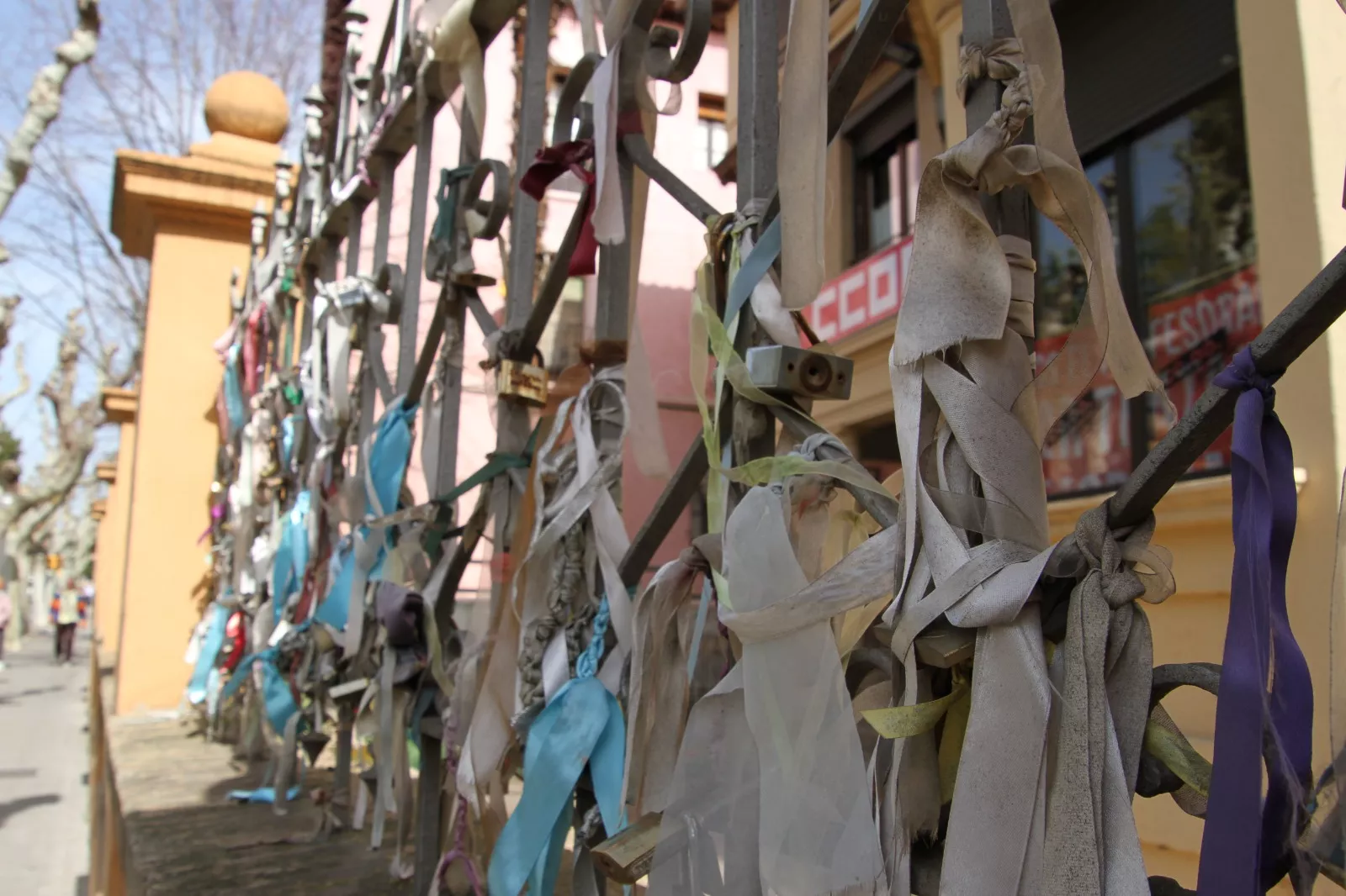 CCOO sobre los símbolos franquistas en su fachada. Foto Carlos Neofato