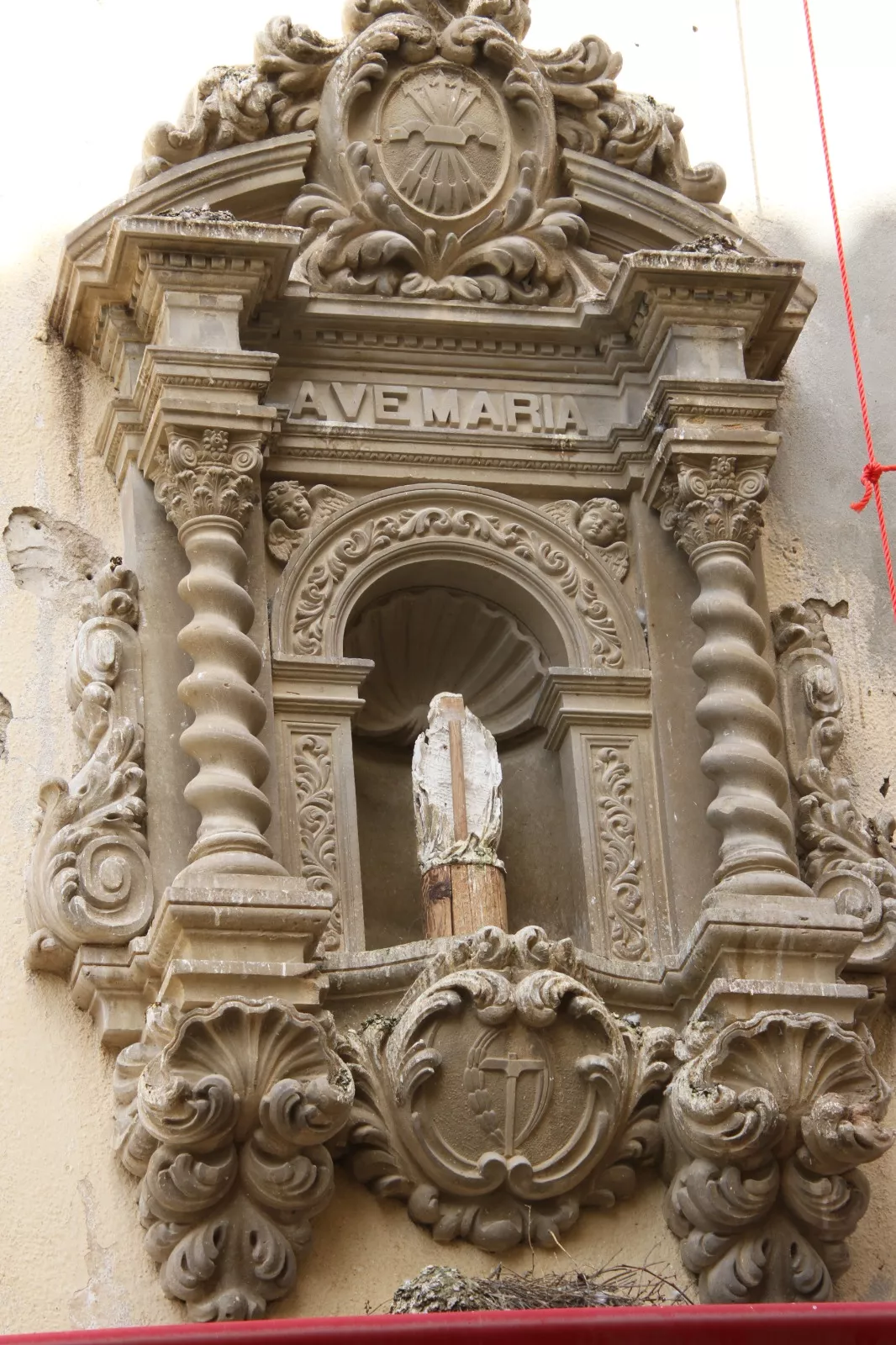 CCOO sobre los símbolos franquistas en su fachada. Foto Carlos Neofato