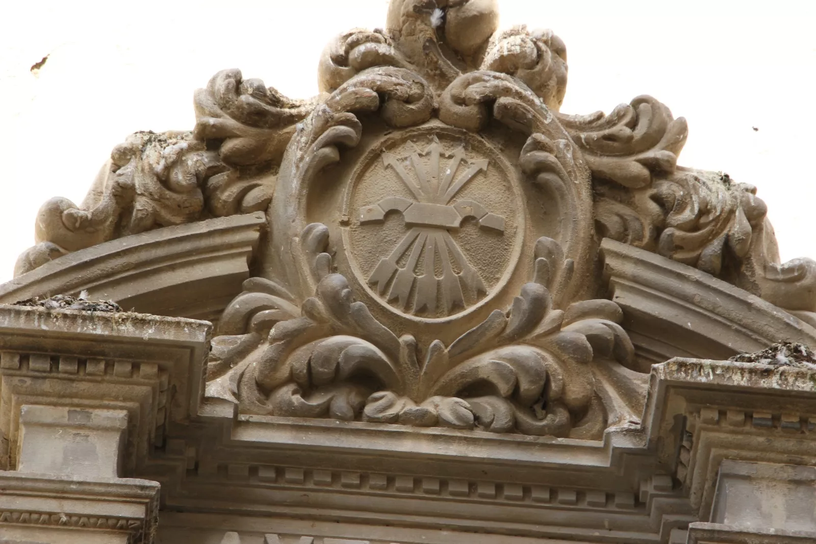 CCOO sobre los símbolos franquistas en su fachada. Foto Carlos Neofato