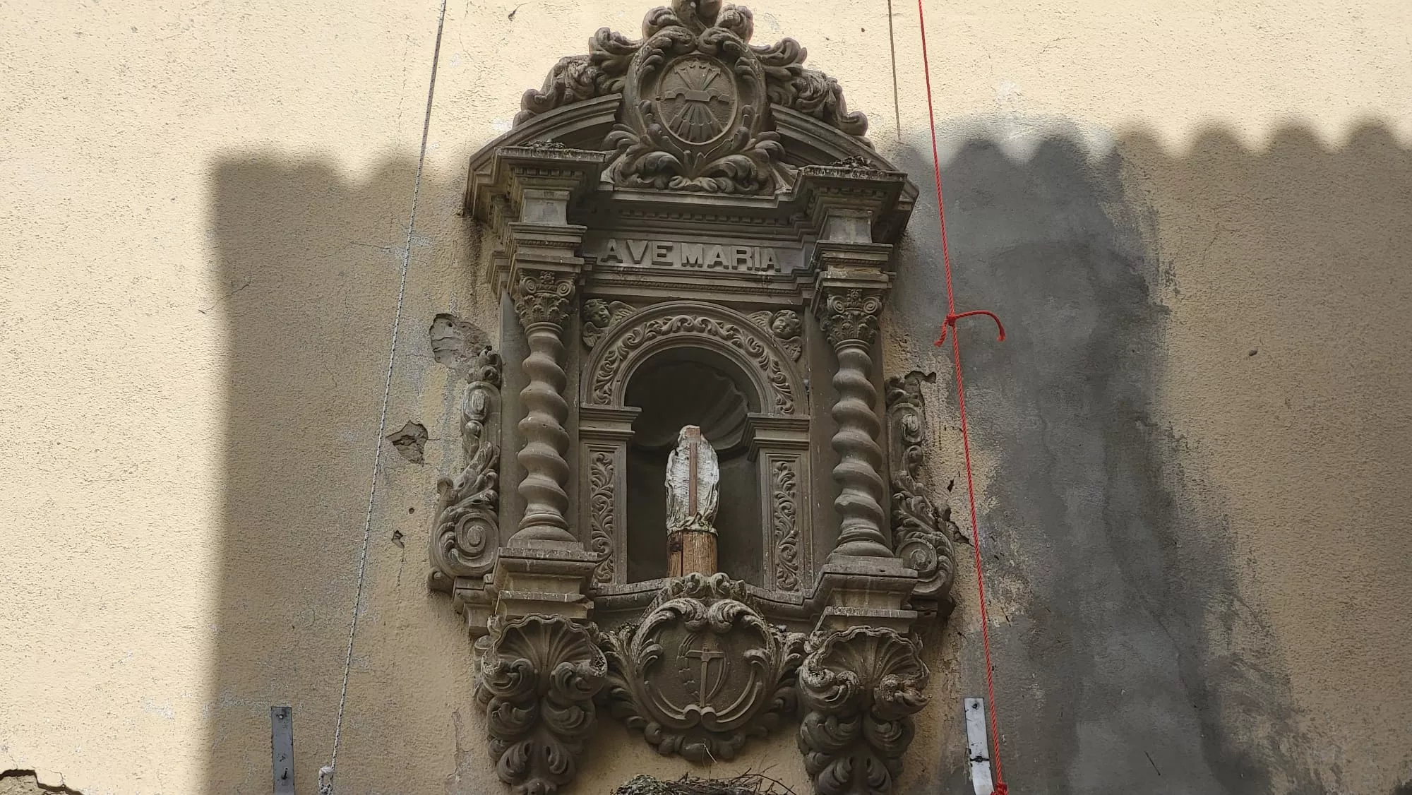 CCOO sobre los símbolos franquistas en su fachada. Foto Carlos Neofato