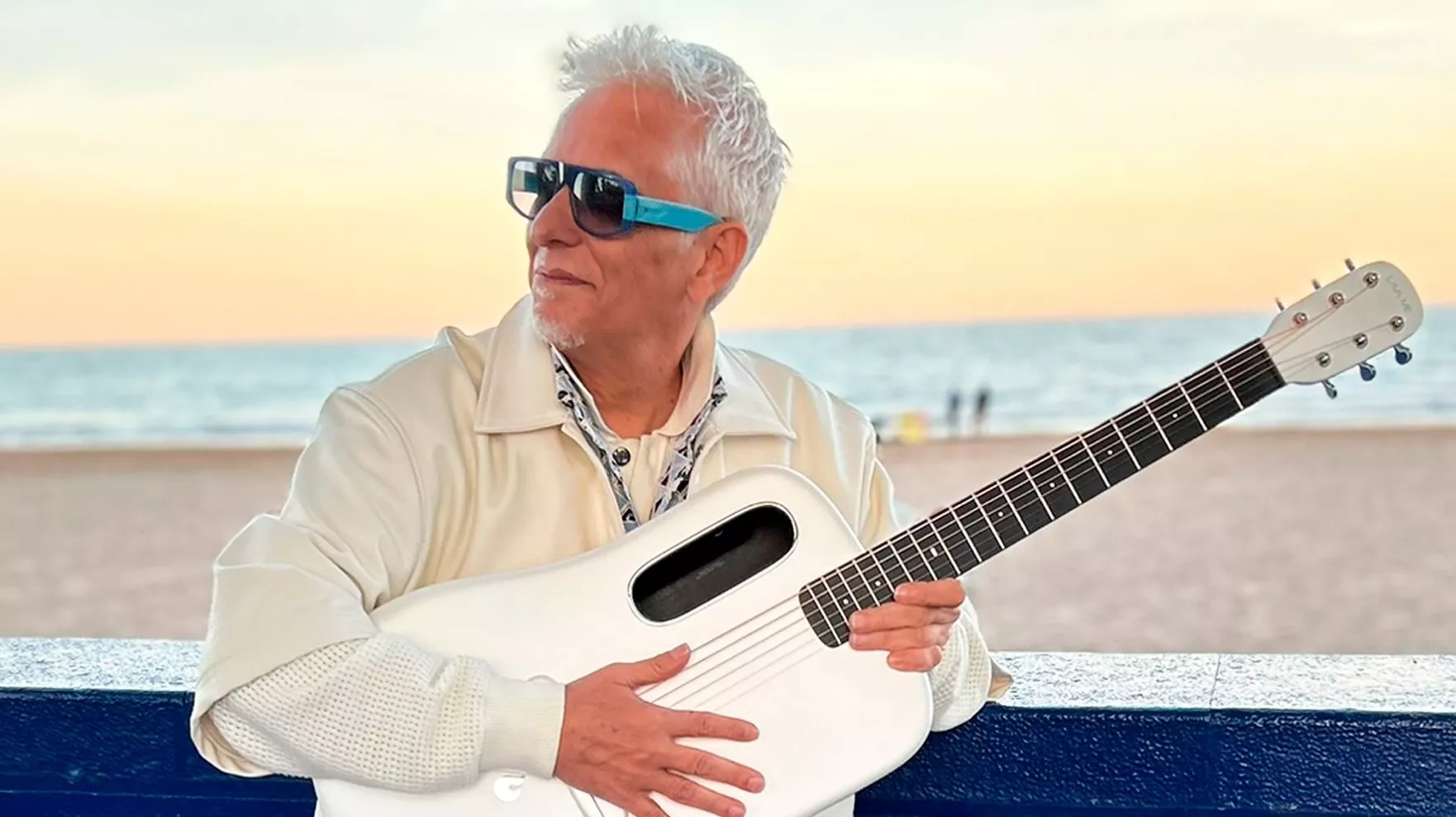 Ximo Tebar con su guitarra