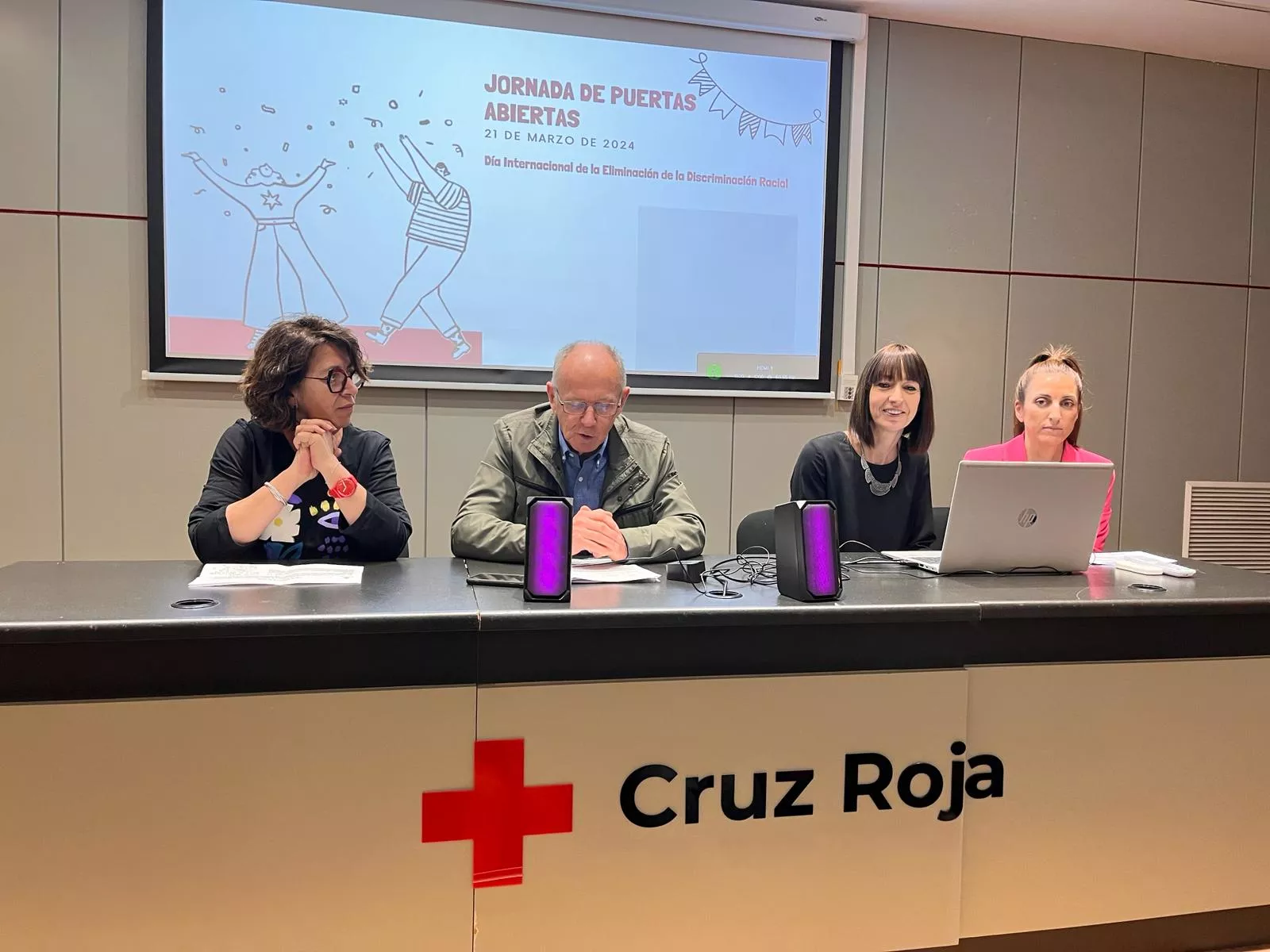 Jornada de puertas abiertas en las oficinas de atención a personas refugiadas de Cruz Roja en Huesca.