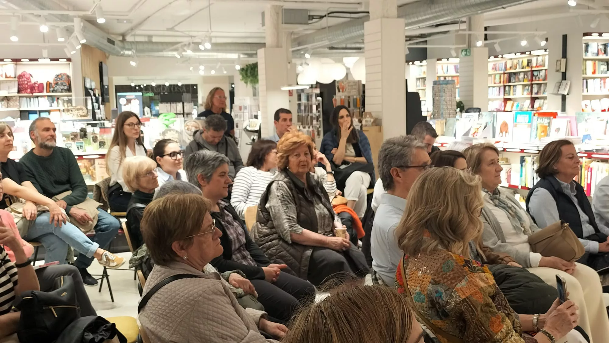 Inés Plana presenta su cuarta novela, Fugitiva, en Huesca.