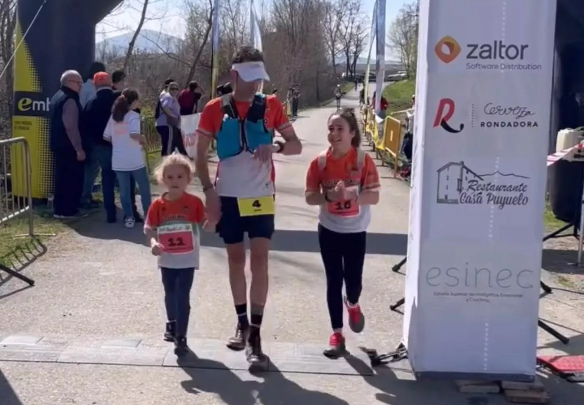 Jesús Bailo, primero de la 42k, entra en meta.