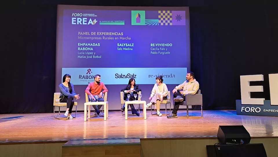 Mesa redonda de testimonios en el Foro EREA+