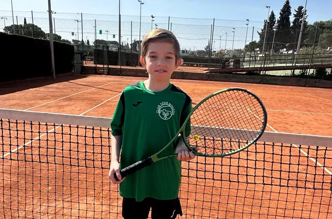 Enzo Tena muestra un buen nivel de tenis en la Copa Cataluña de tenis