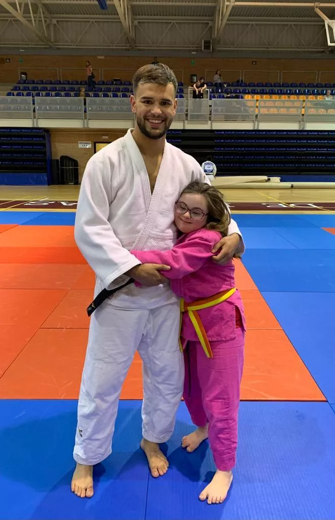 María Anoro y Javier Cabello, su entrenador de la Escuela Ibón. 