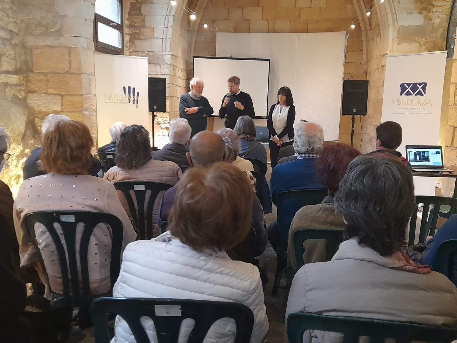 Aforo completo en la Capilla de Santa Elena de Benabarre.