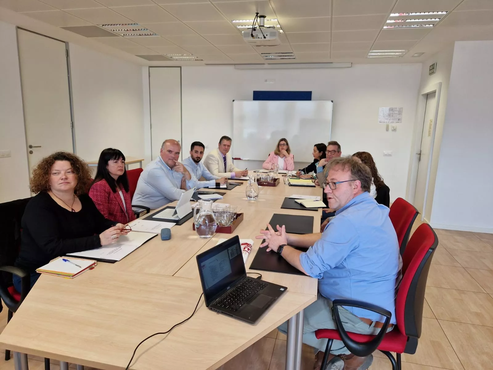 Reunión en la Consejería de Educación de la delegación de Fraga