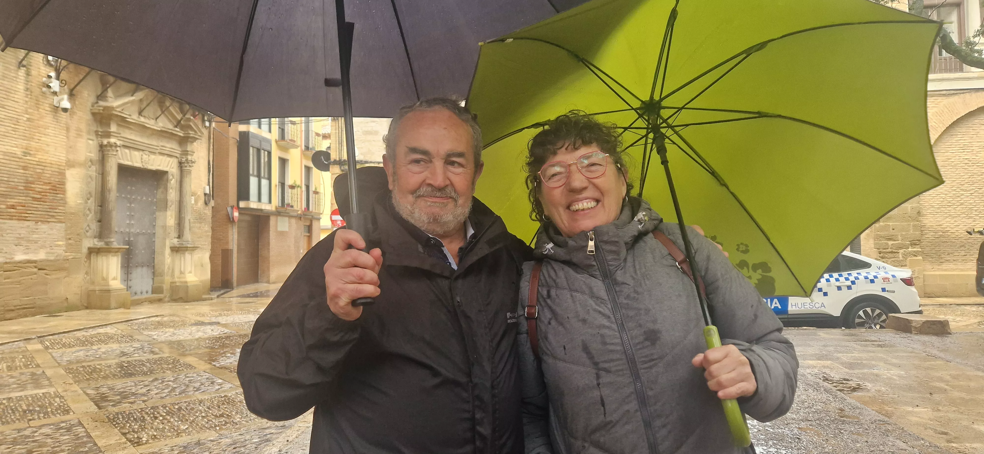Protesta ante el Ayuntamiento de Huesca por el discurso "islamófobo" de Nolasco. Foto Myriam Martínez