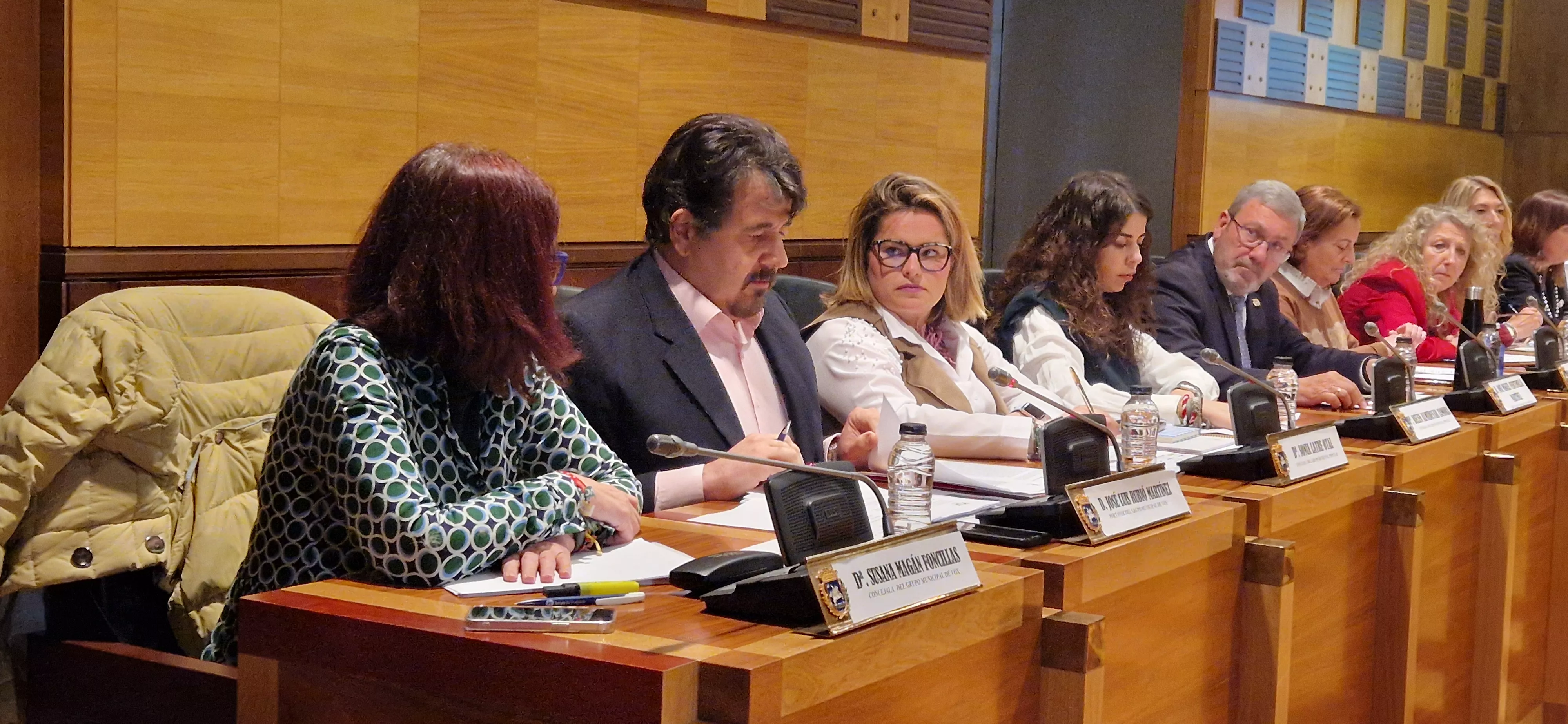 Susana Magán y José Luis Rubió, concejales de VOX, en un pleno municipal . Foto Myriam Martínez 