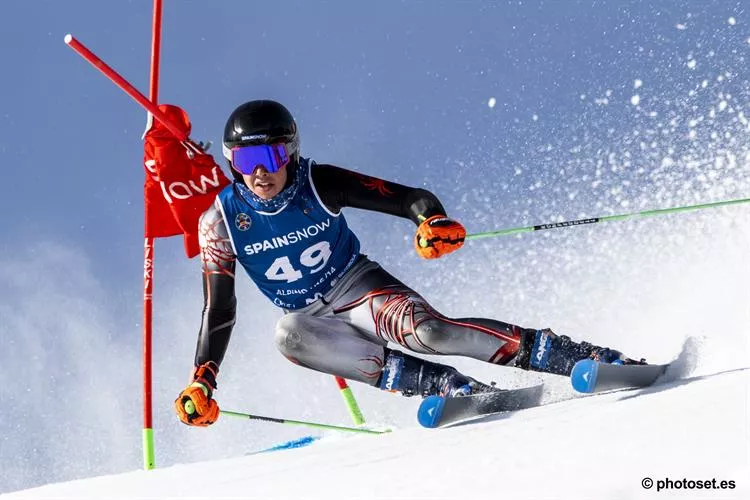 Un momento de la prueba. Pablo Echegoyen brilla en los nacionales de esquí en Edad Escolar.