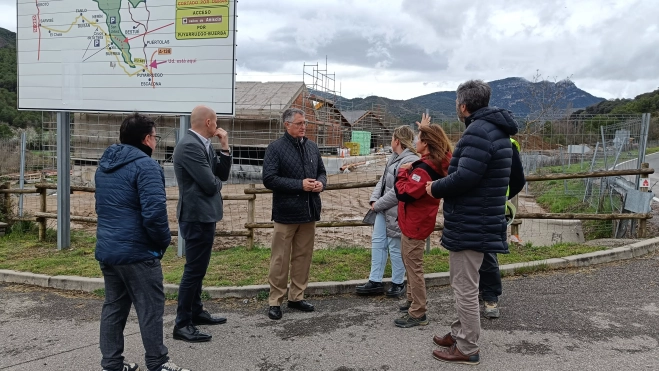 Imagen de la visita del consejero Blasco a Escalona.