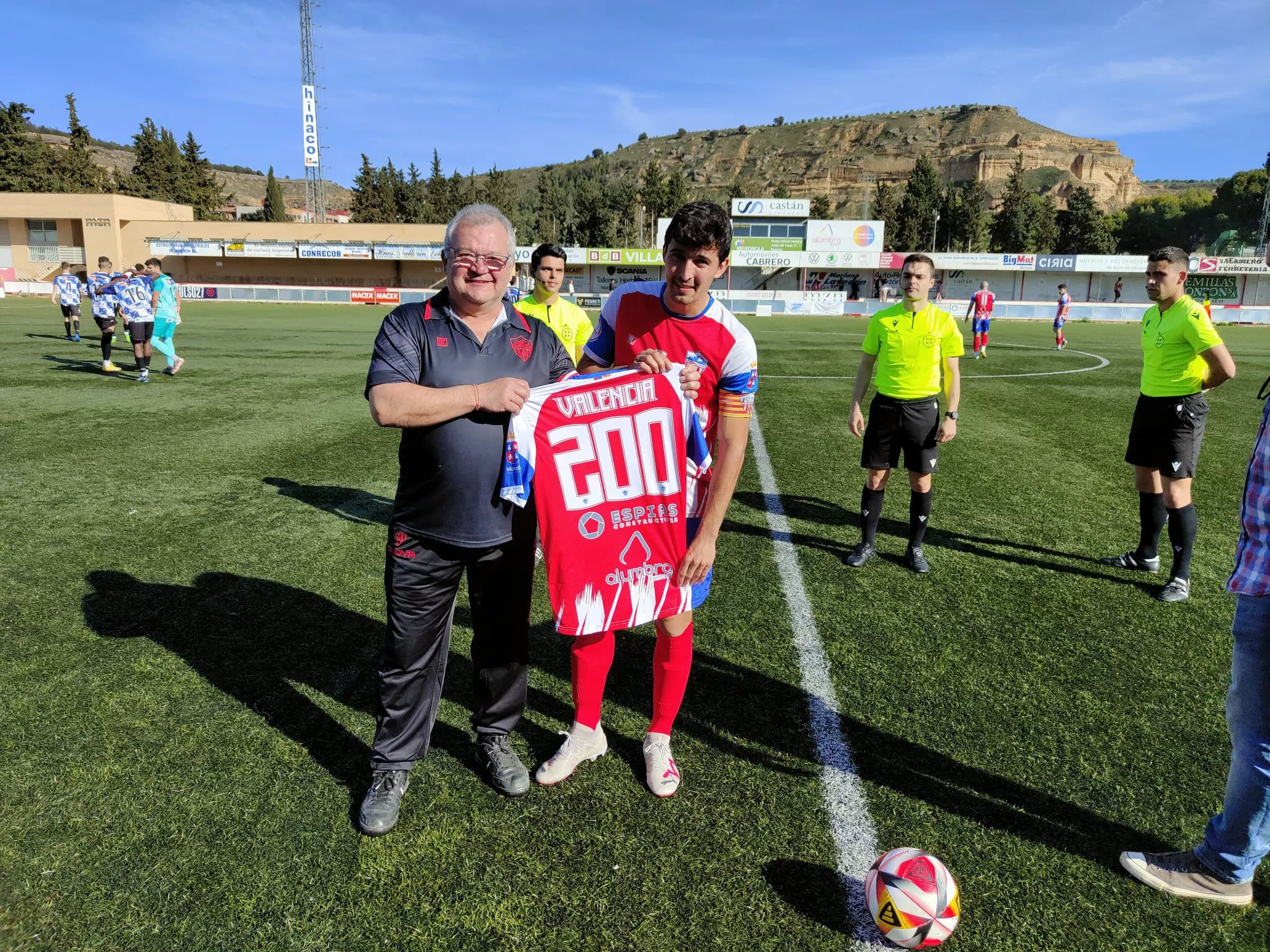 Carlos Valencia, homenajeado por el Atlético Monzón.