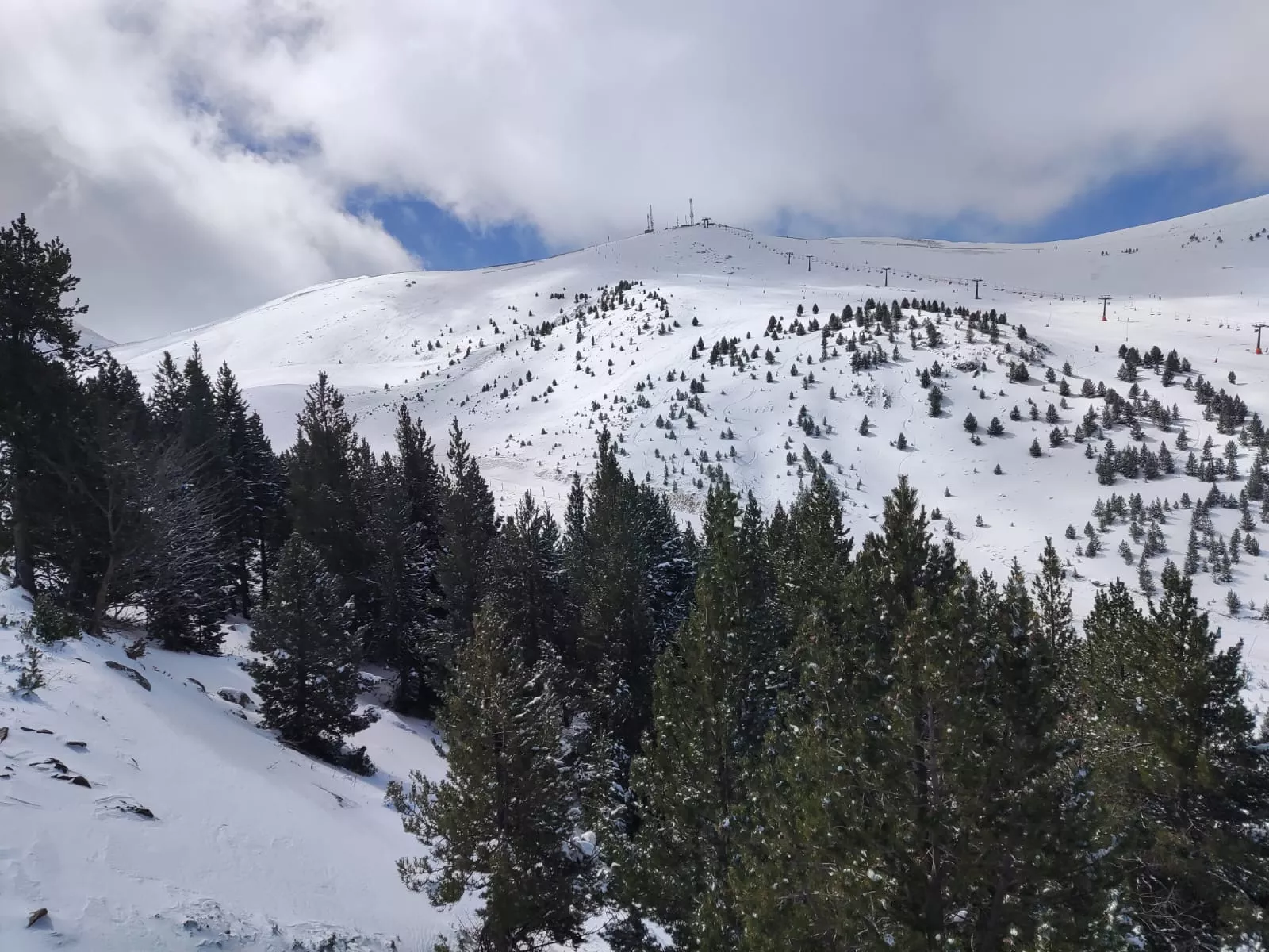 Estación de esquí de Cerler a 28 de marzo