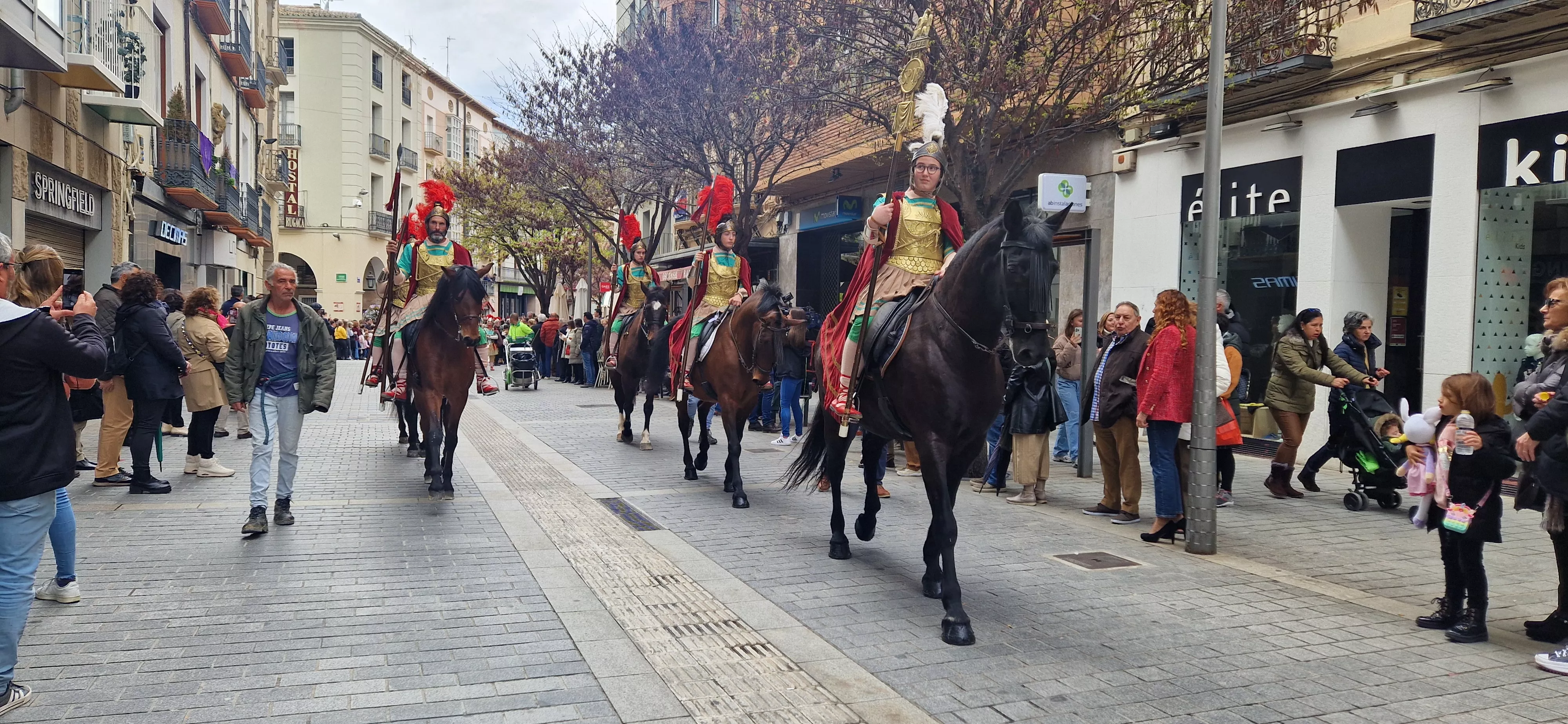Desfile de los romanos en Huesca. Foto Myriam Martínez 