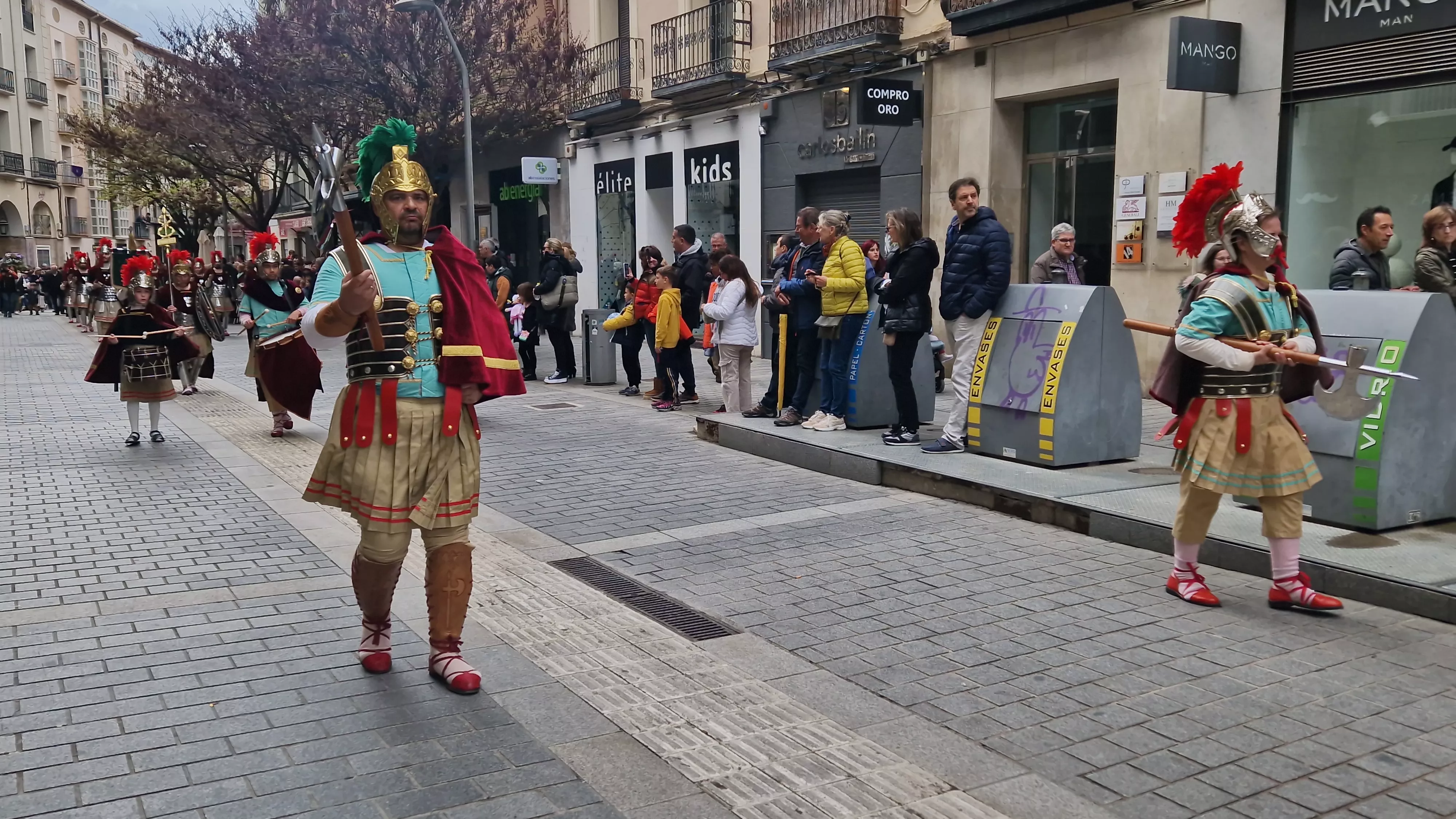 Desfile de los romanos en Huesca. Foto Myriam Martínez 