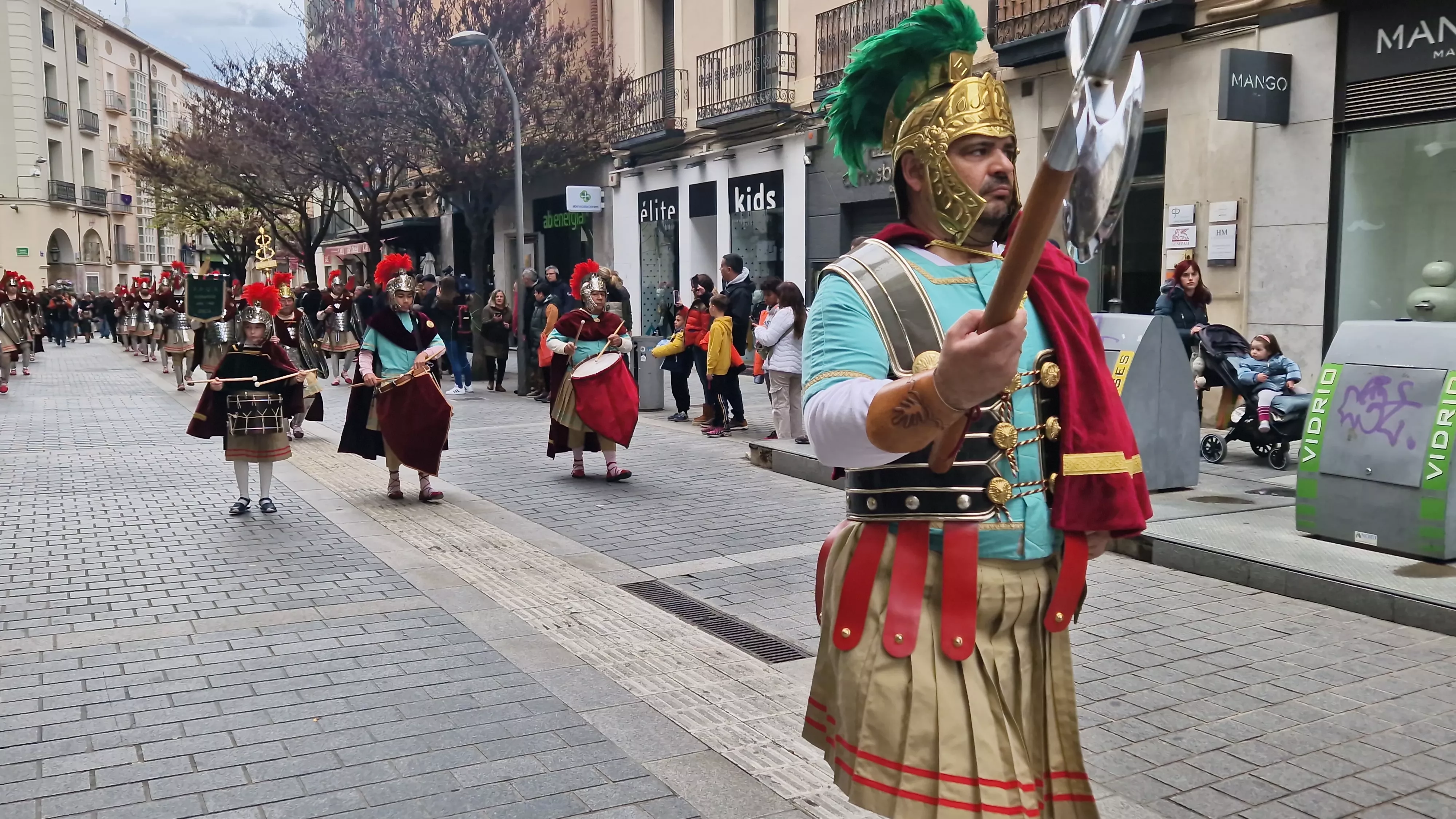 Desfile de los romanos en Huesca. Foto Myriam Martínez 