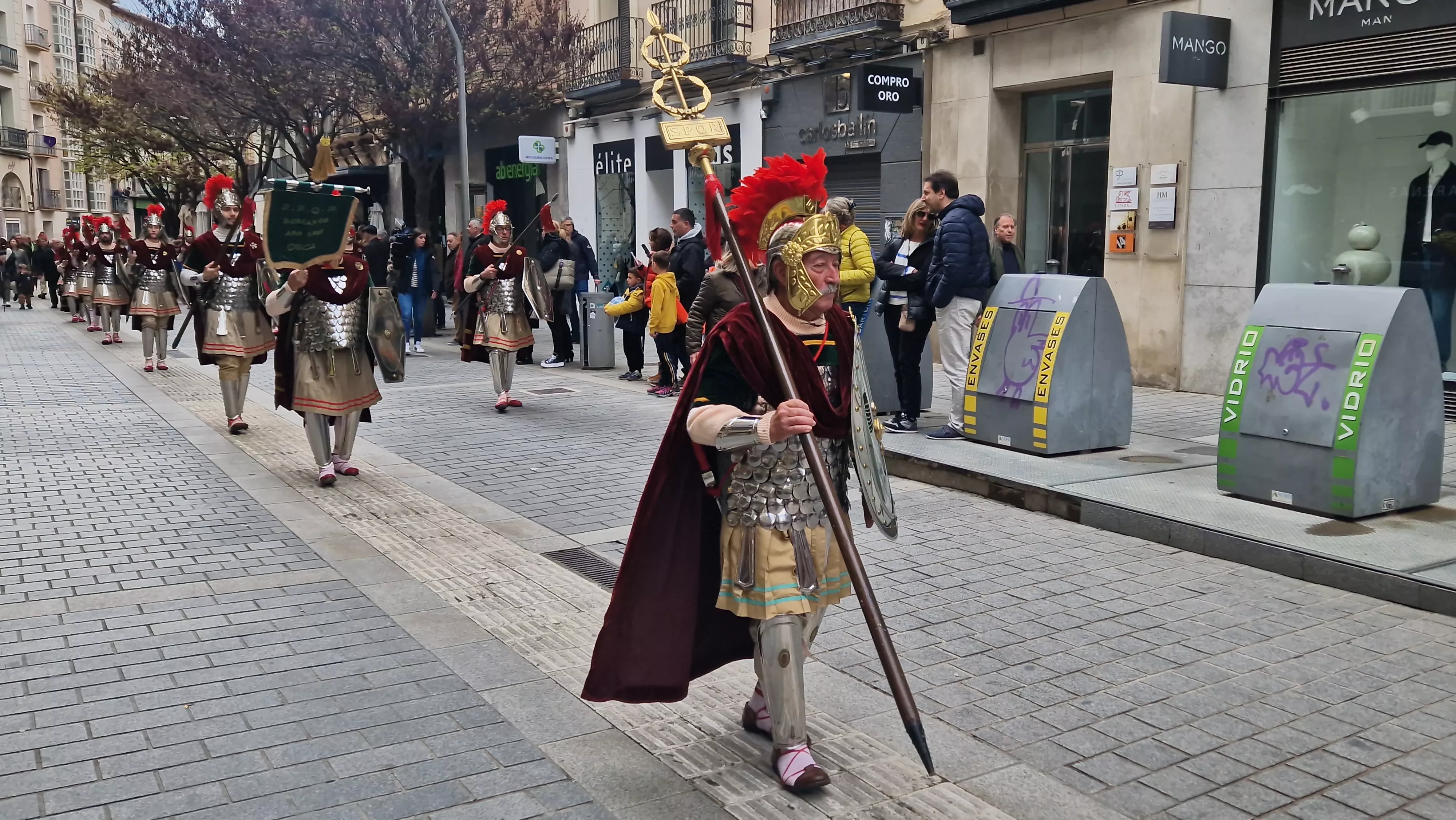 Desfile de los romanos en Huesca. Foto Myriam Martínez 