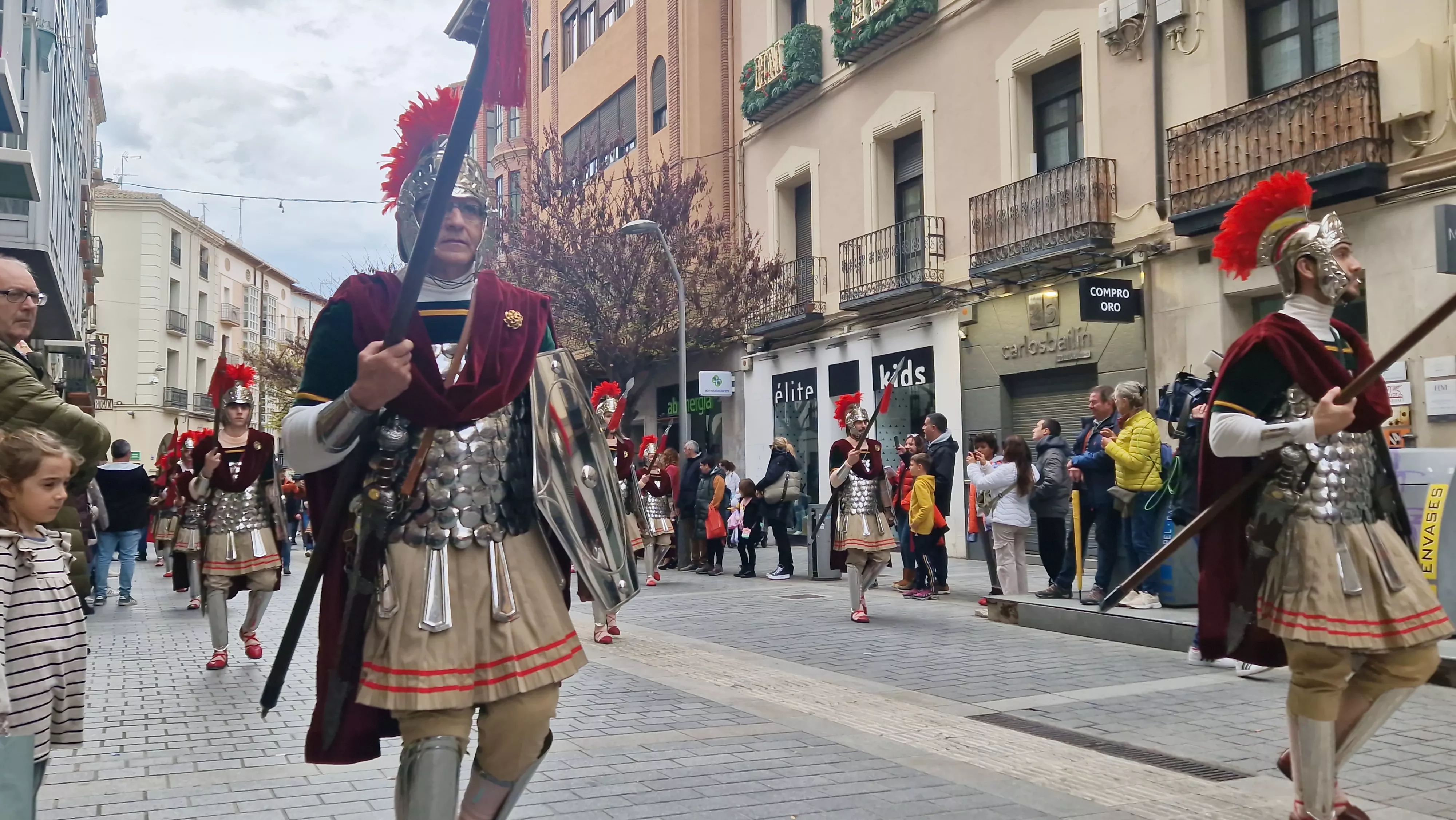 Desfile de los romanos en Huesca. Foto Myriam Martínez 