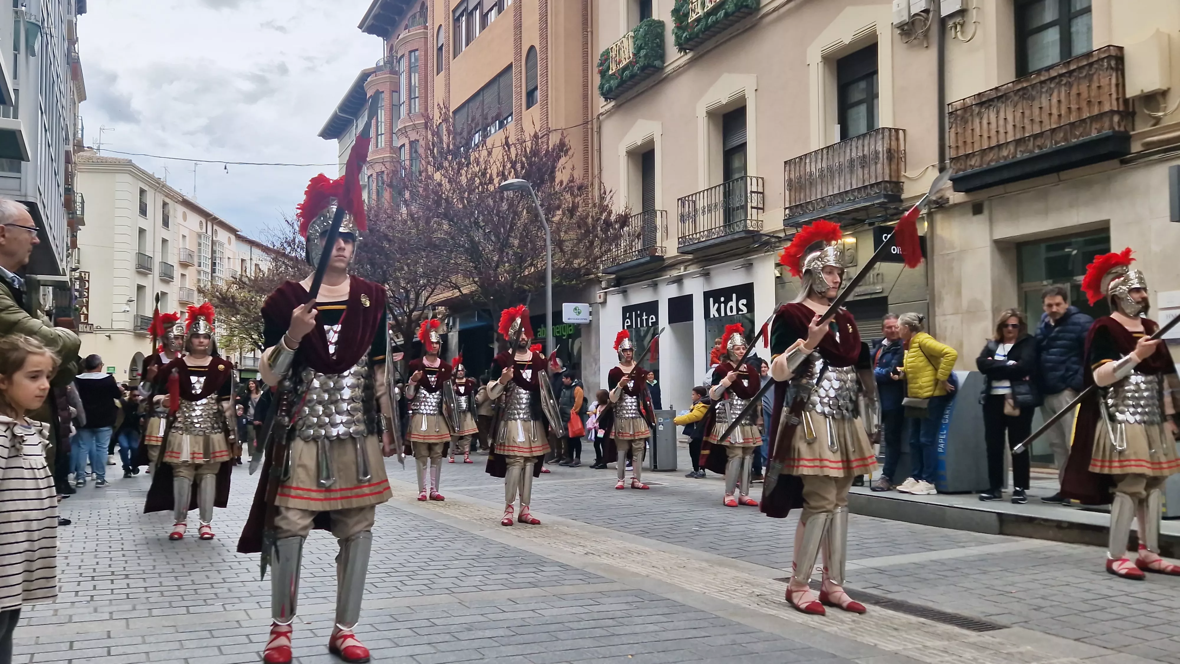 Desfile de los romanos en Huesca. Foto Myriam Martínez 