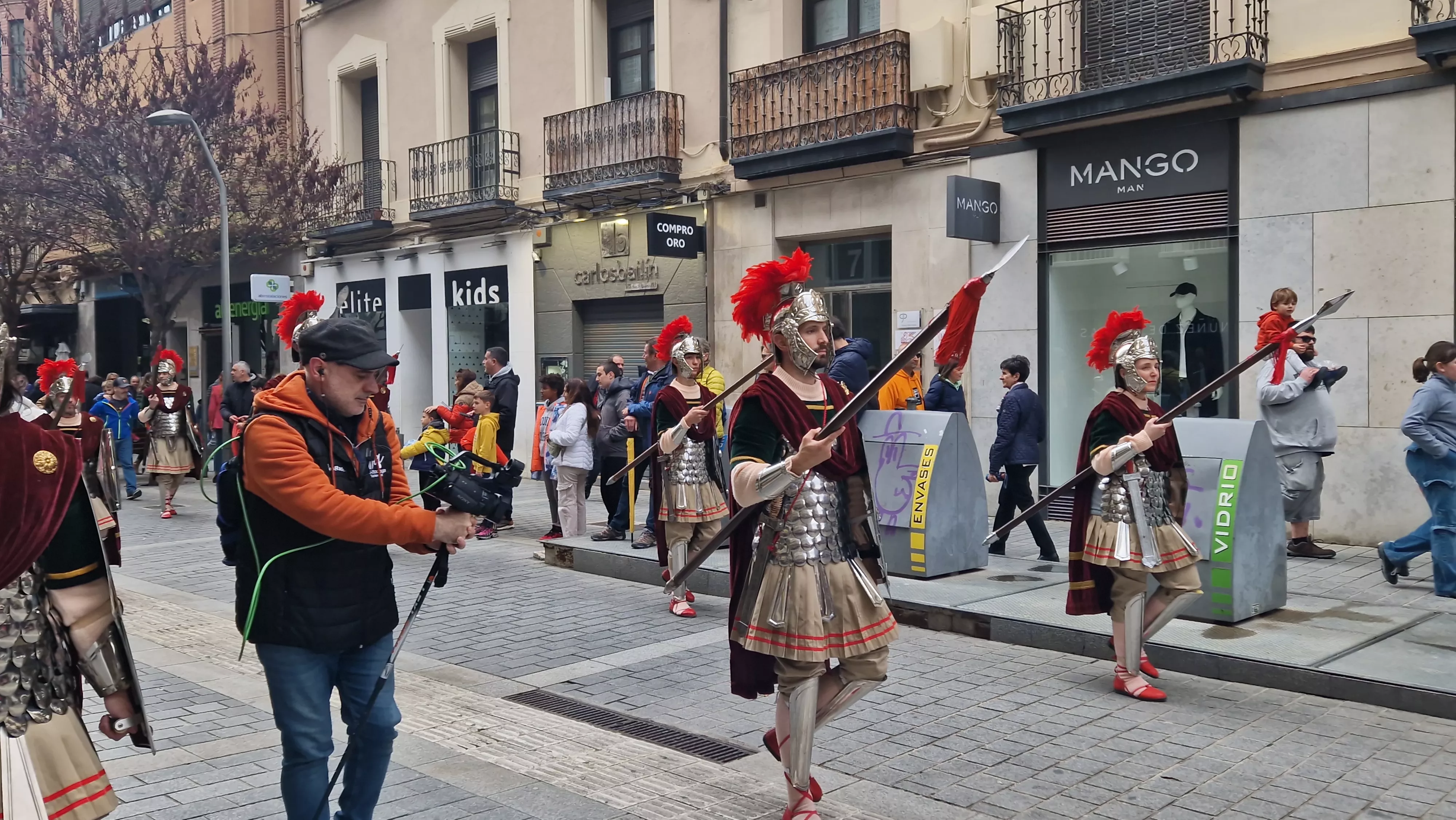 Desfile de los romanos en Huesca. Foto Myriam Martínez 