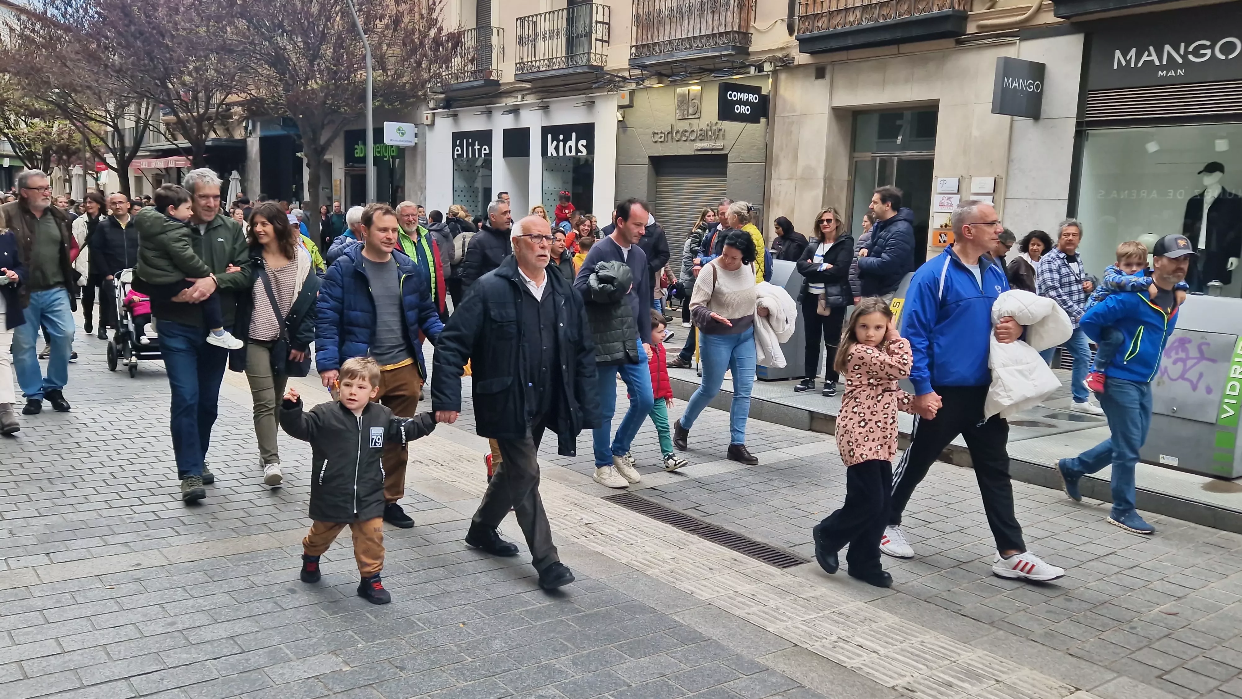 Desfile de los romanos en Huesca. Foto Myriam Martínez 