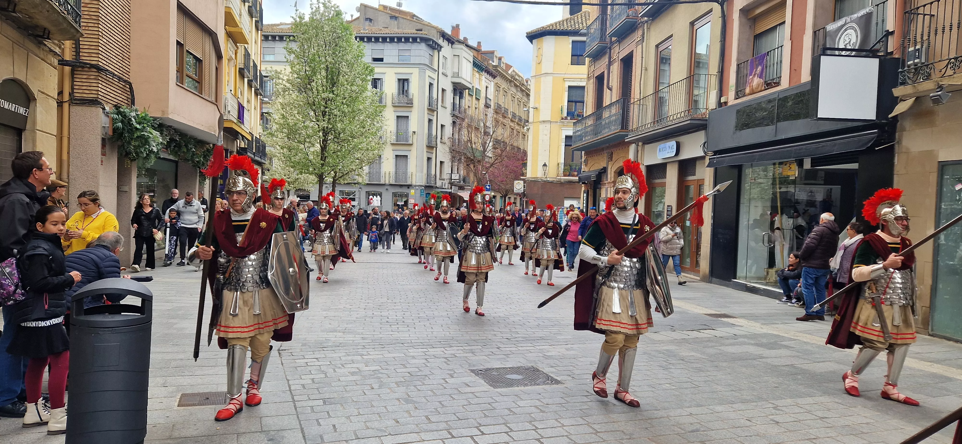 Desfile de los romanos en Huesca. Foto Myriam Martínez 