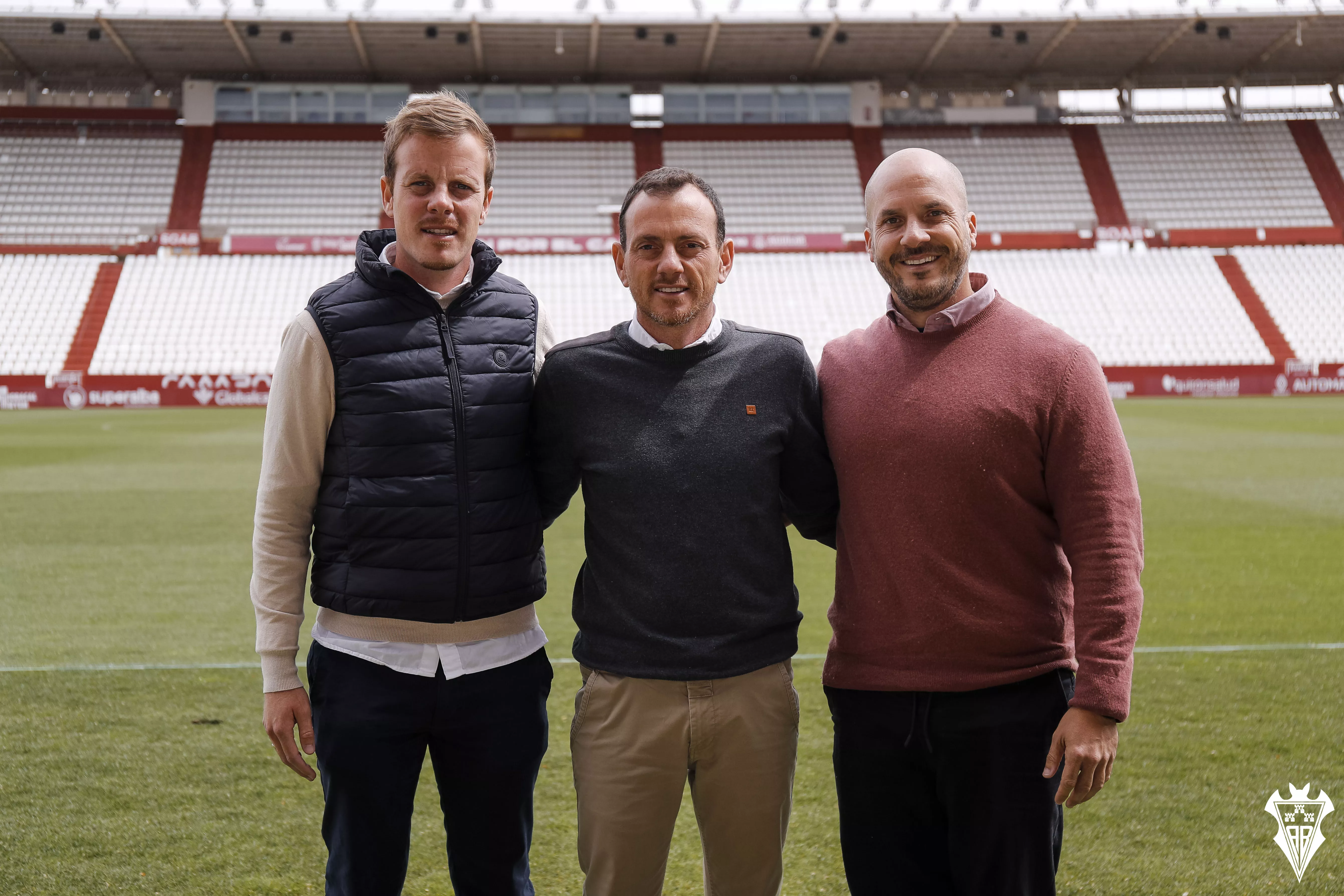 Alberto González con su cuerpo técnico. Foto: Albacete Balompie.