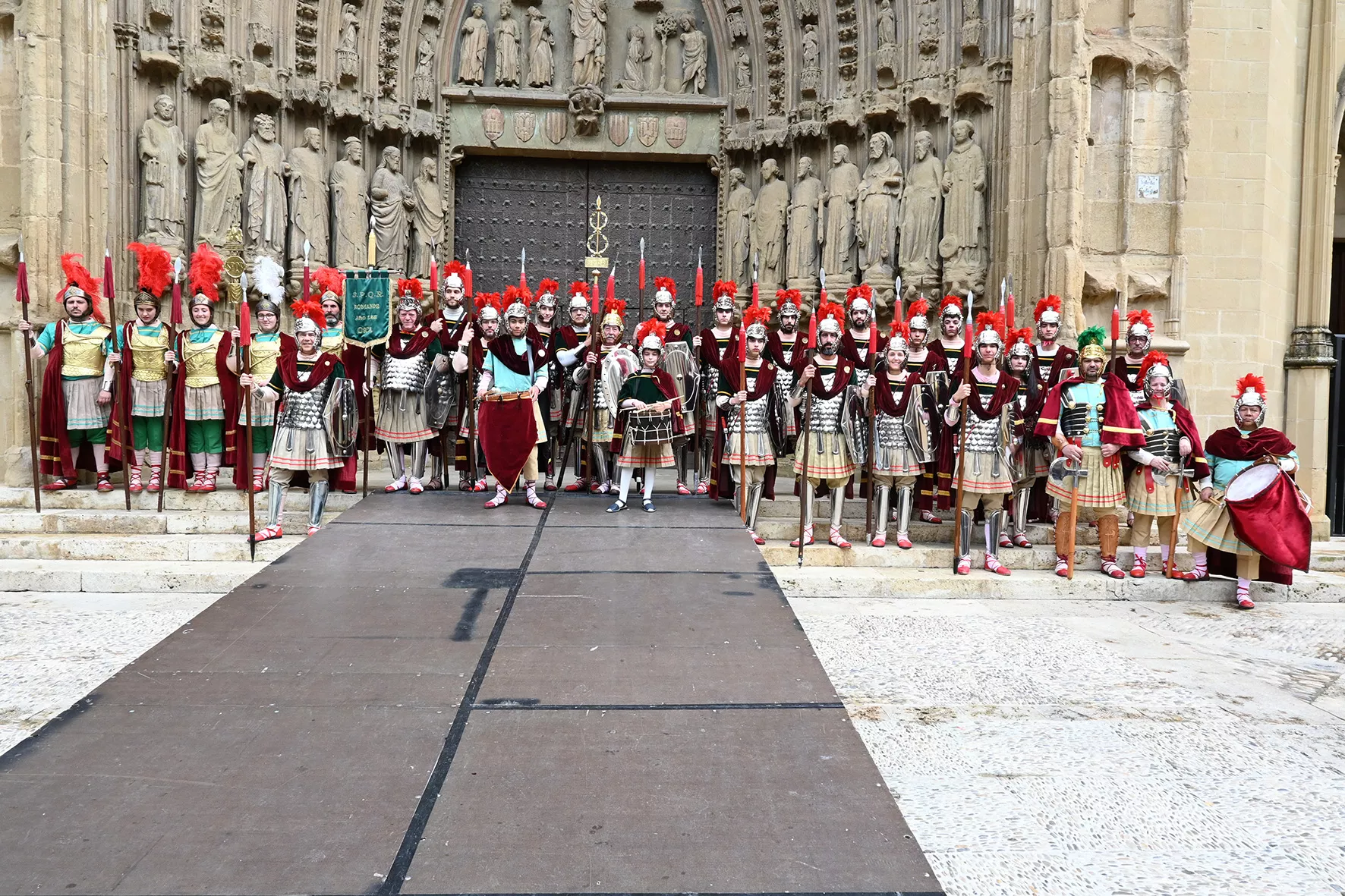 Desfile de los romanos en Huesca. Foto Carlos Jalle