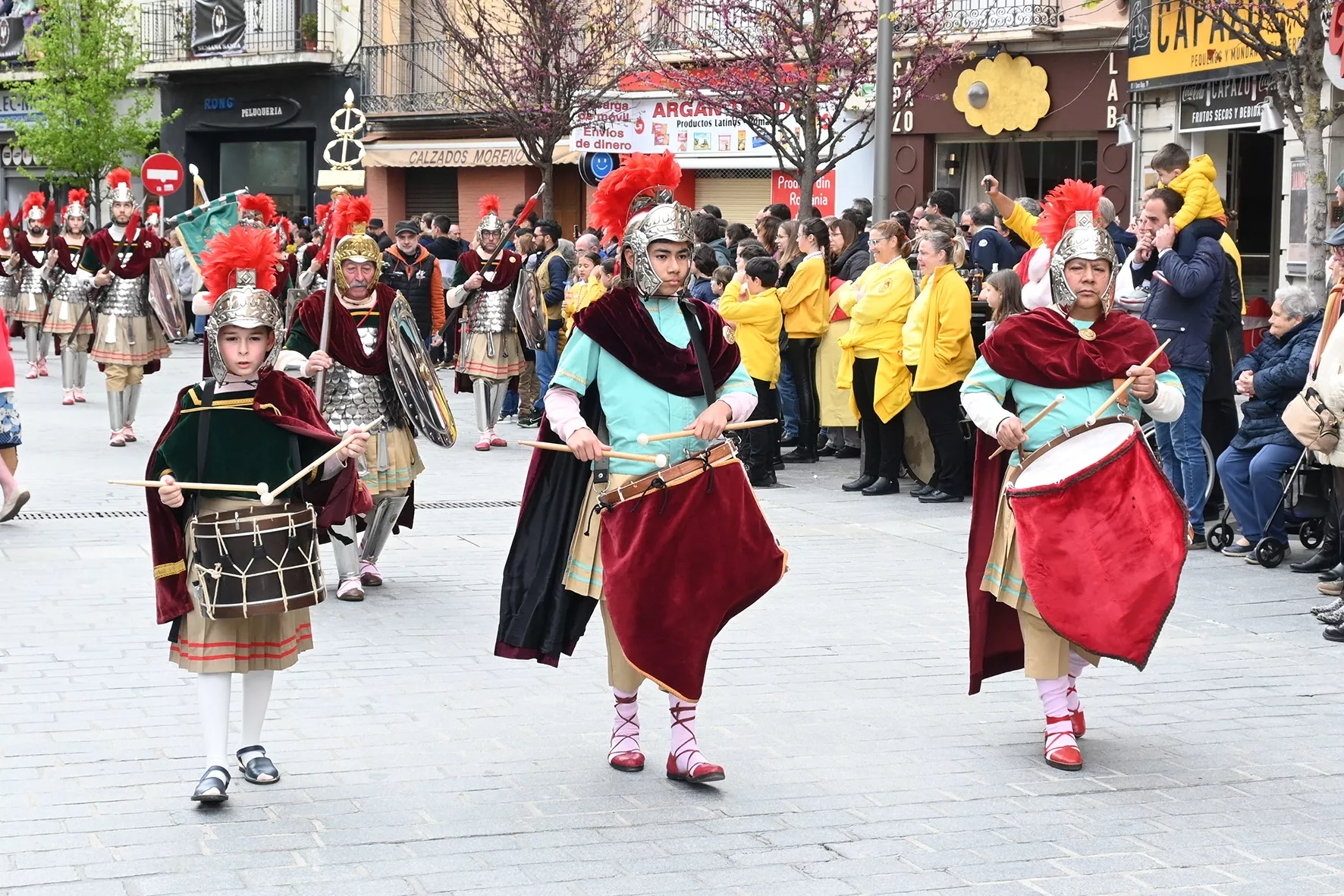 Desfile de los romanos en Huesca. Foto Carlos Jalle
