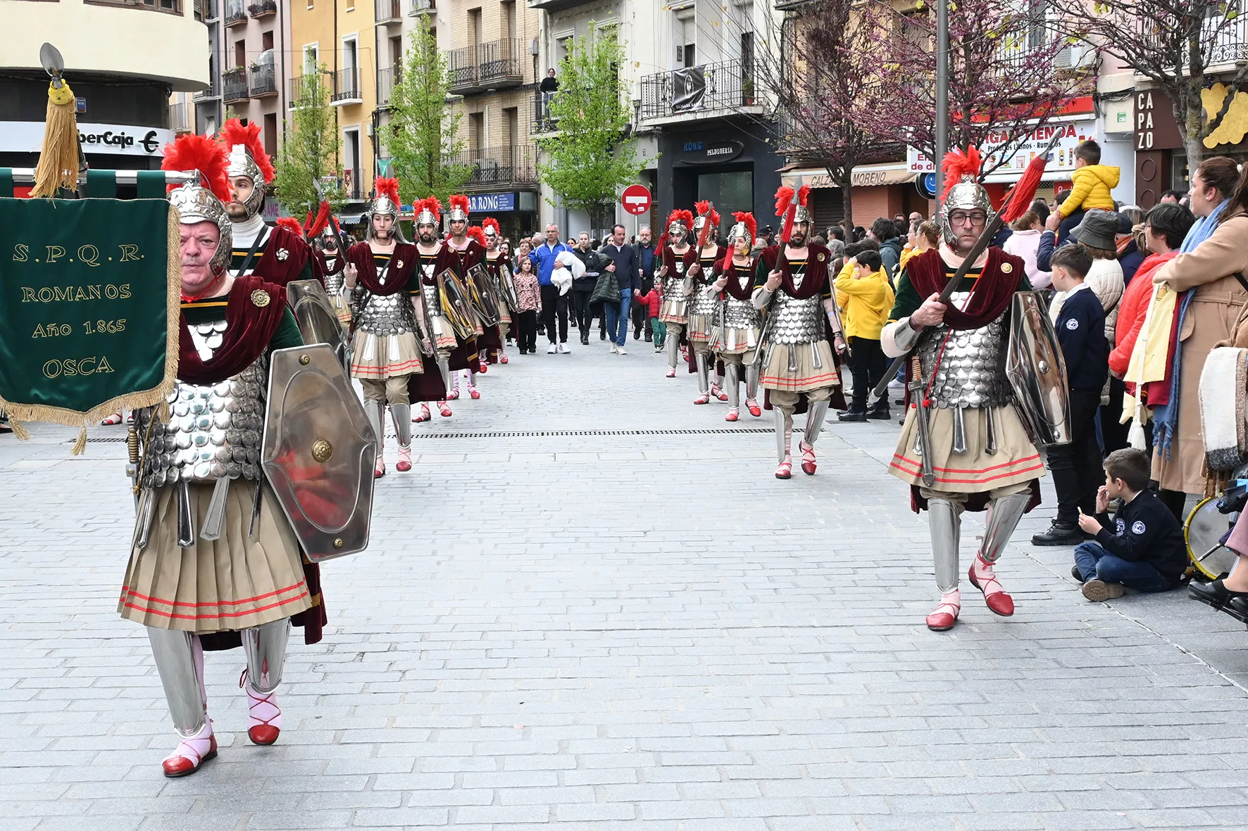 Desfile de los romanos en Huesca. Foto Carlos Jalle