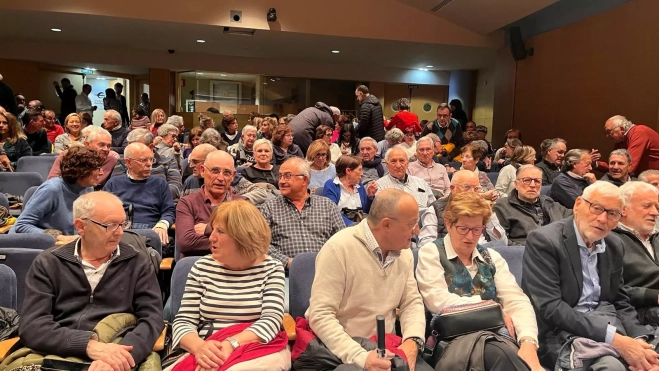 Asistentes a la charla en el Centro Ibercaja. Asistentes a la charla en el Centro Ibercaja.