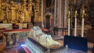Adoración al Cristo Yacente en Santo Domingo y San Martín