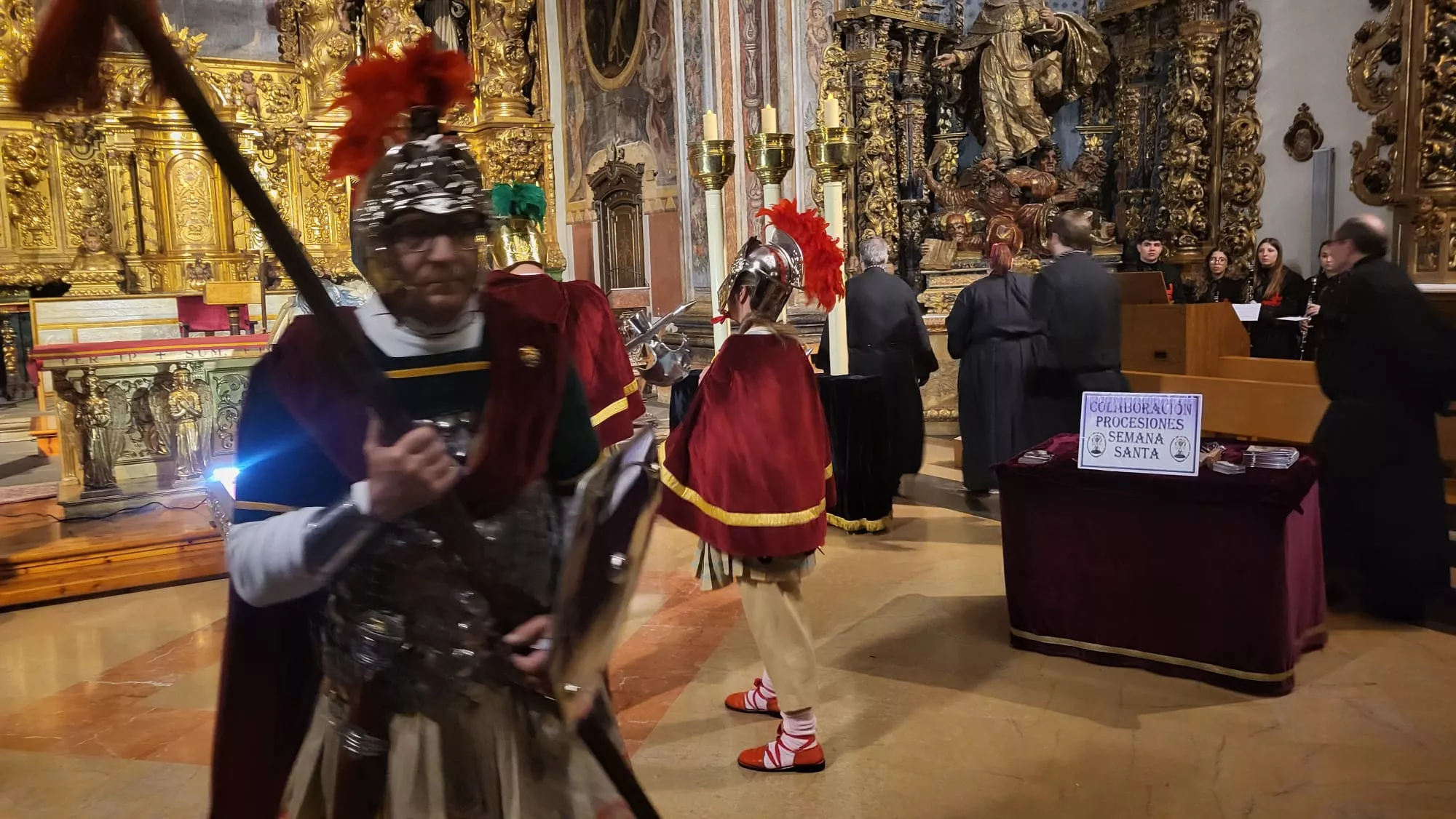 Adoración al Cristo Yacente en Santo Domingo y San Martín