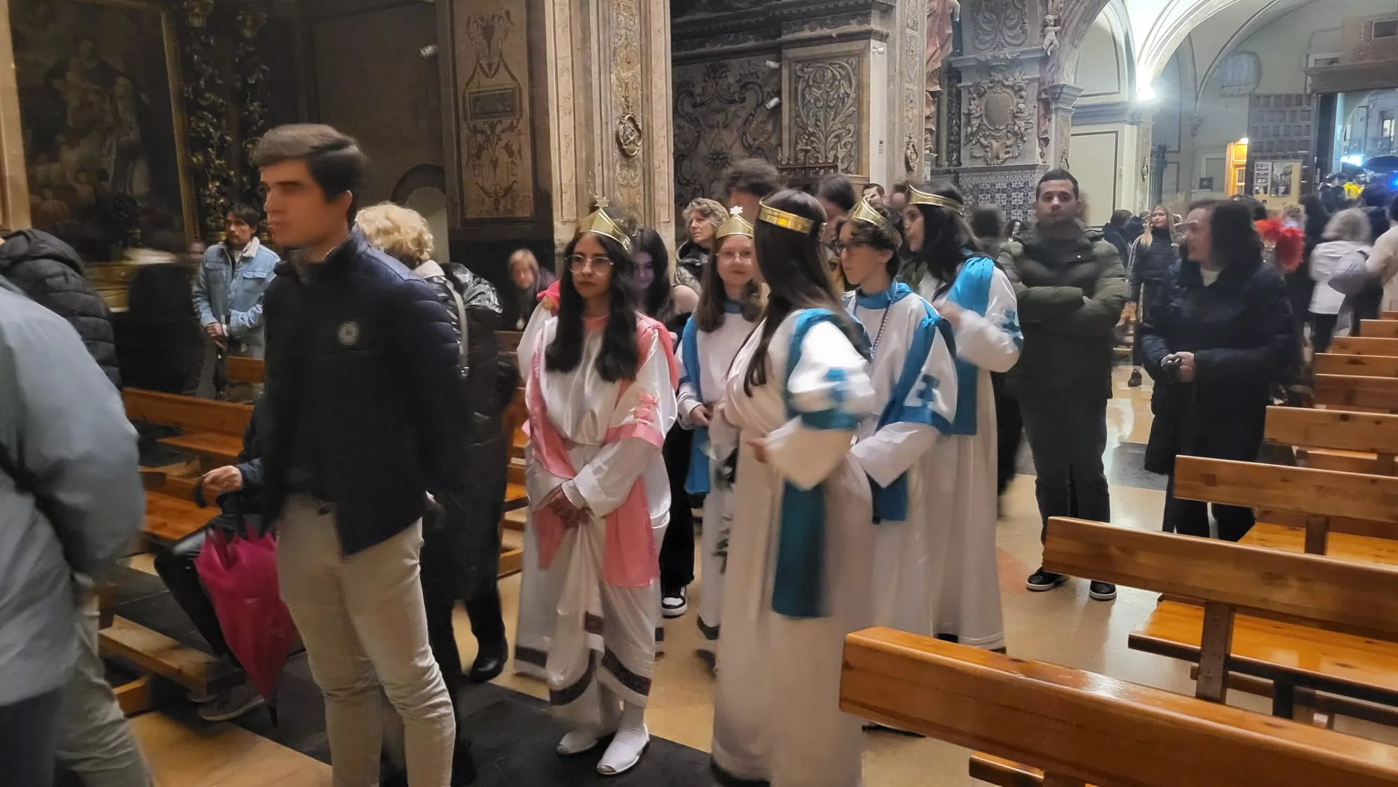 Adoración al Cristo Yacente en Santo Domingo y San Martín