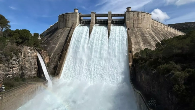 Presa de El Grado esta mañana Presa de El Grado esta mañana