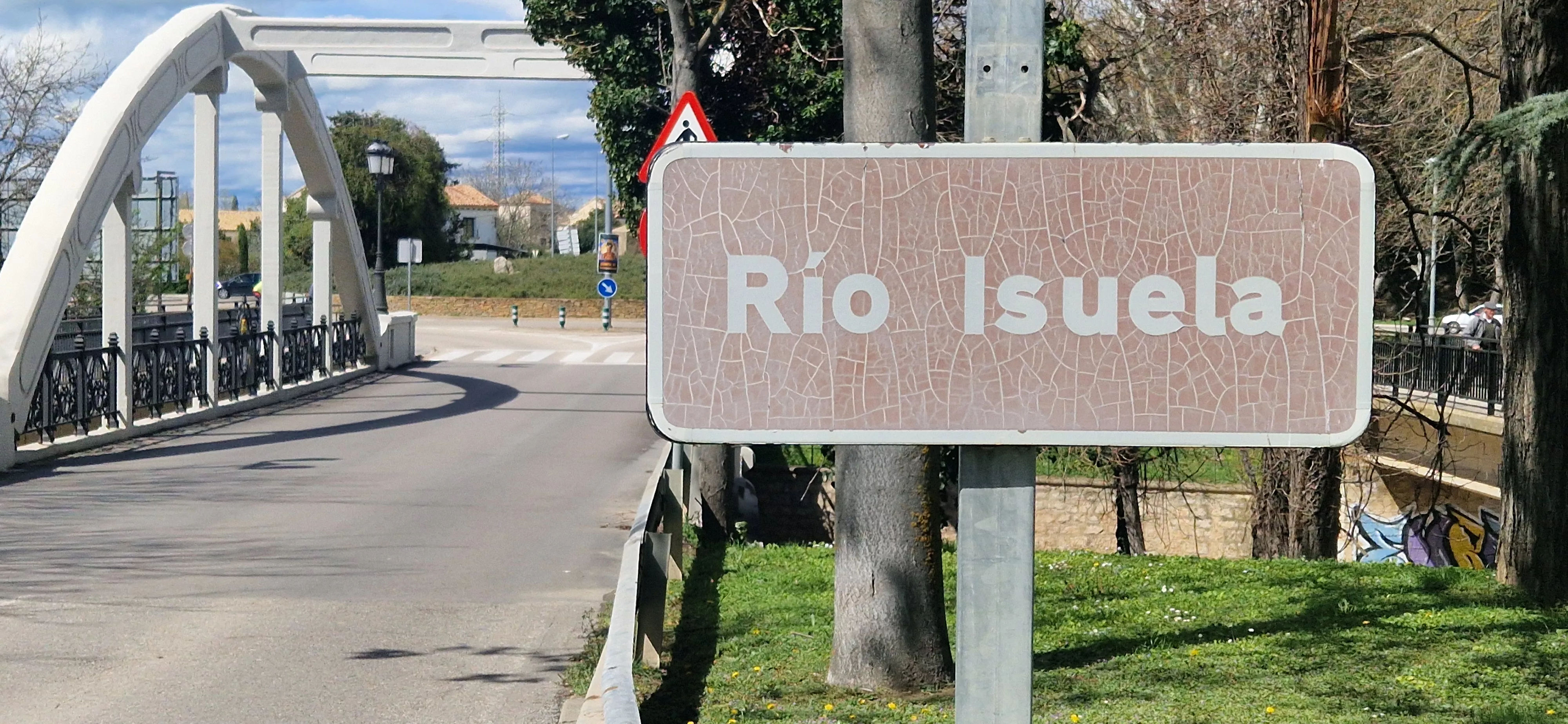 Puente sobre el río Isuela. Foto Myriam Martínez