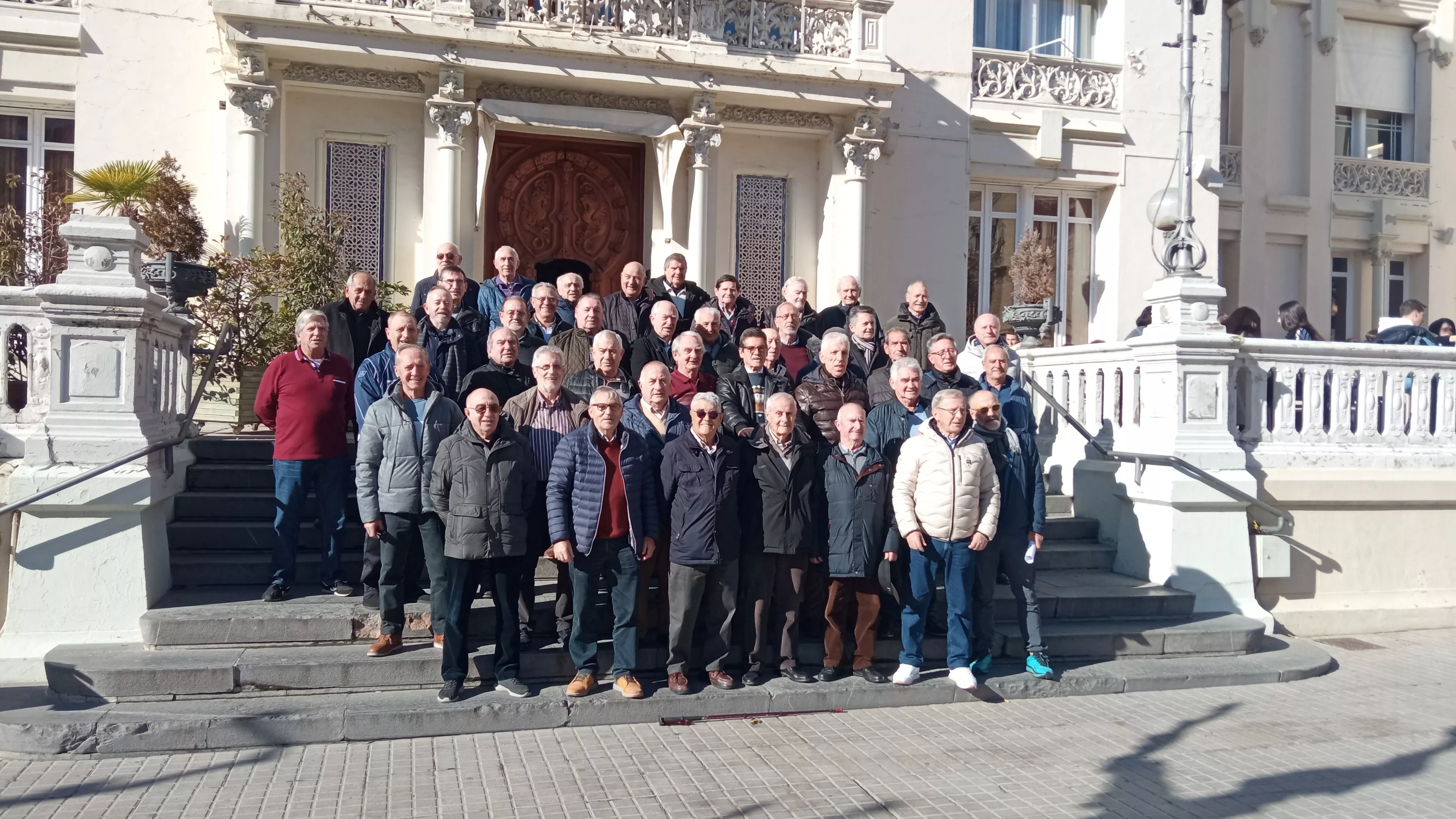 Foto de familia de los jugadores del GD Lamusa que acudieron a la celebración