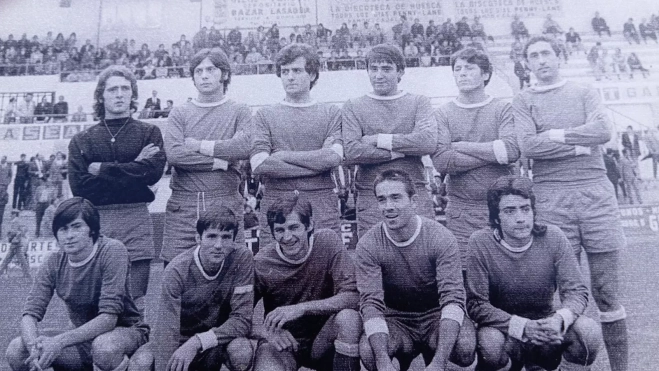 Derbi con el Huesca (14-10-1973) (6-0):Tolosana, Miranda, Juanito, M. Ferrer, Chote, Alayeto (Abajo). Emilio Sarasa, Moncho Laguna, Quique, Martínez y Grande